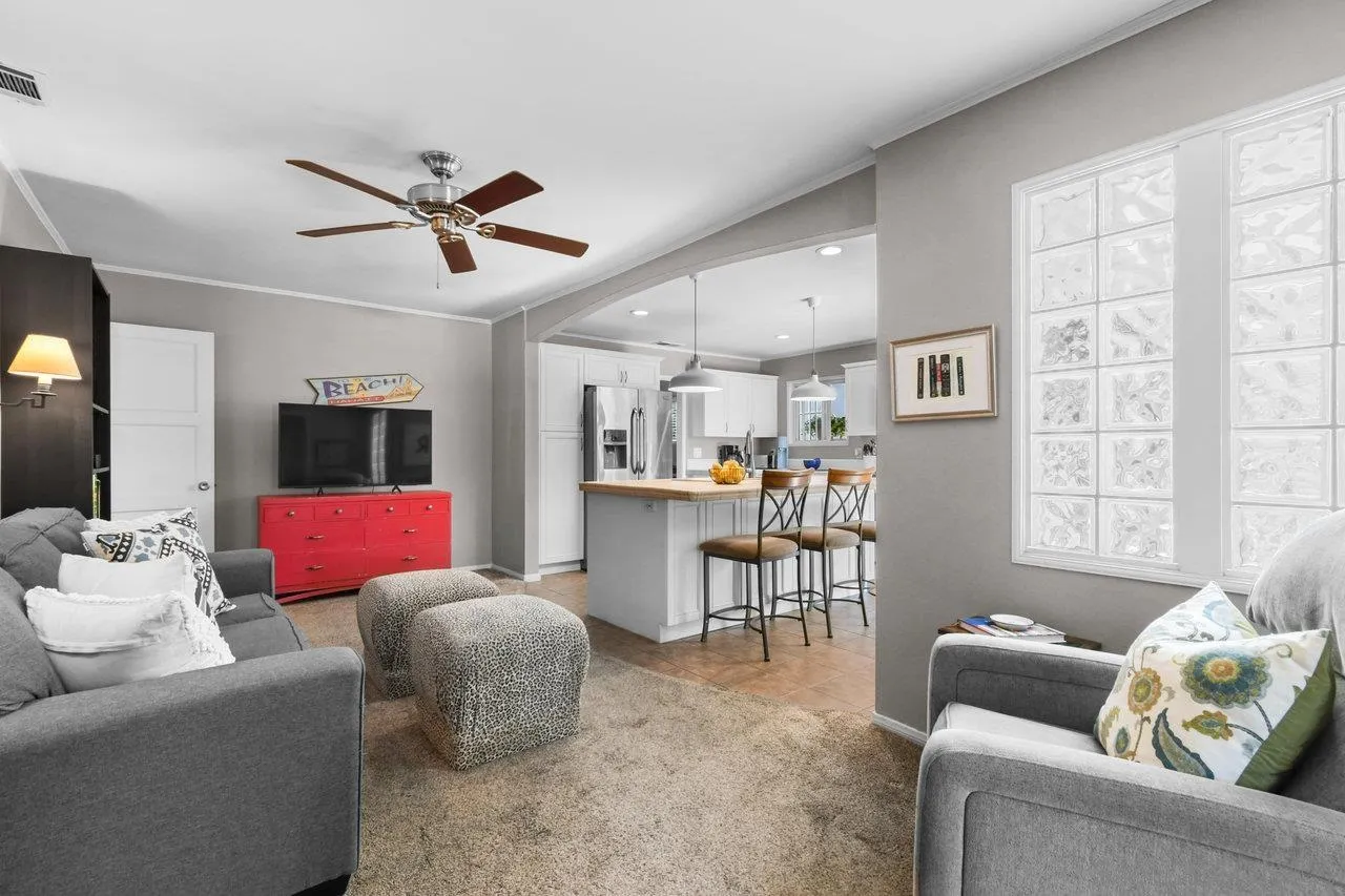 https://cdn.realtyfeed.com/cdn/127/250030905/0405ad6d472f37f2e342e1dbb1c21782.webp