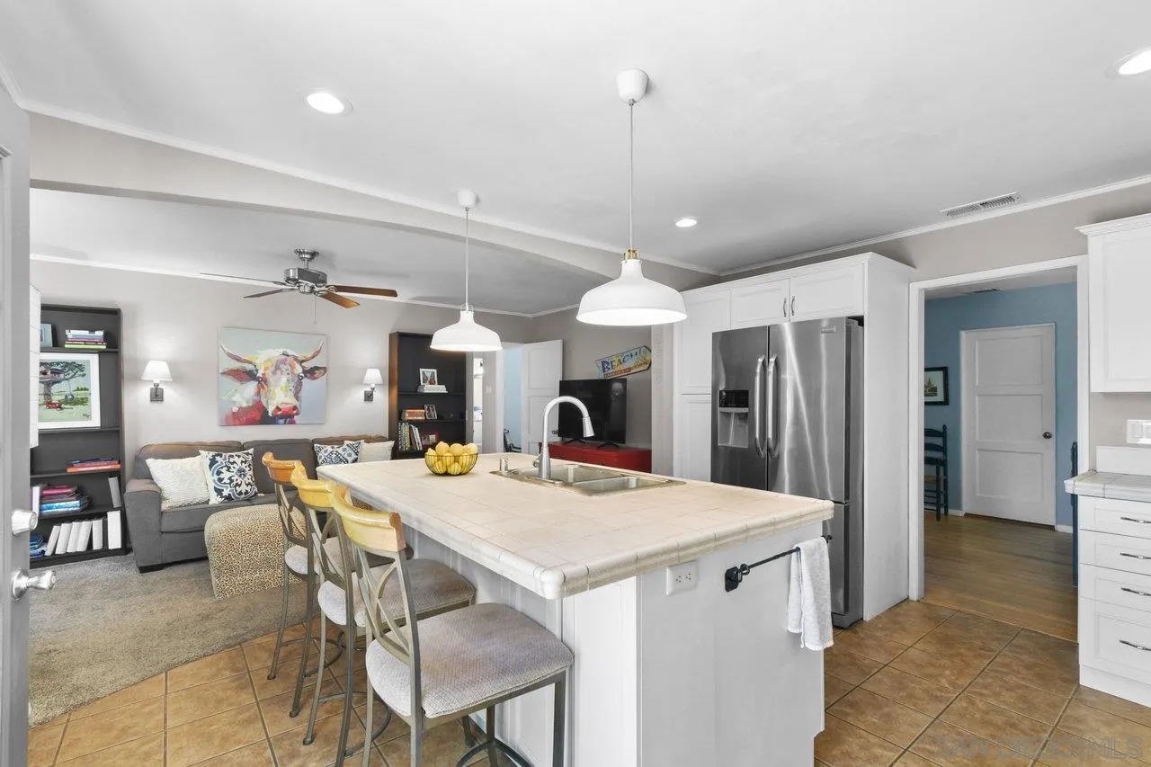 https://cdn.realtyfeed.com/cdn/127/250030905/eb5455b4bbe80c8775edd41a2409a59e.webp