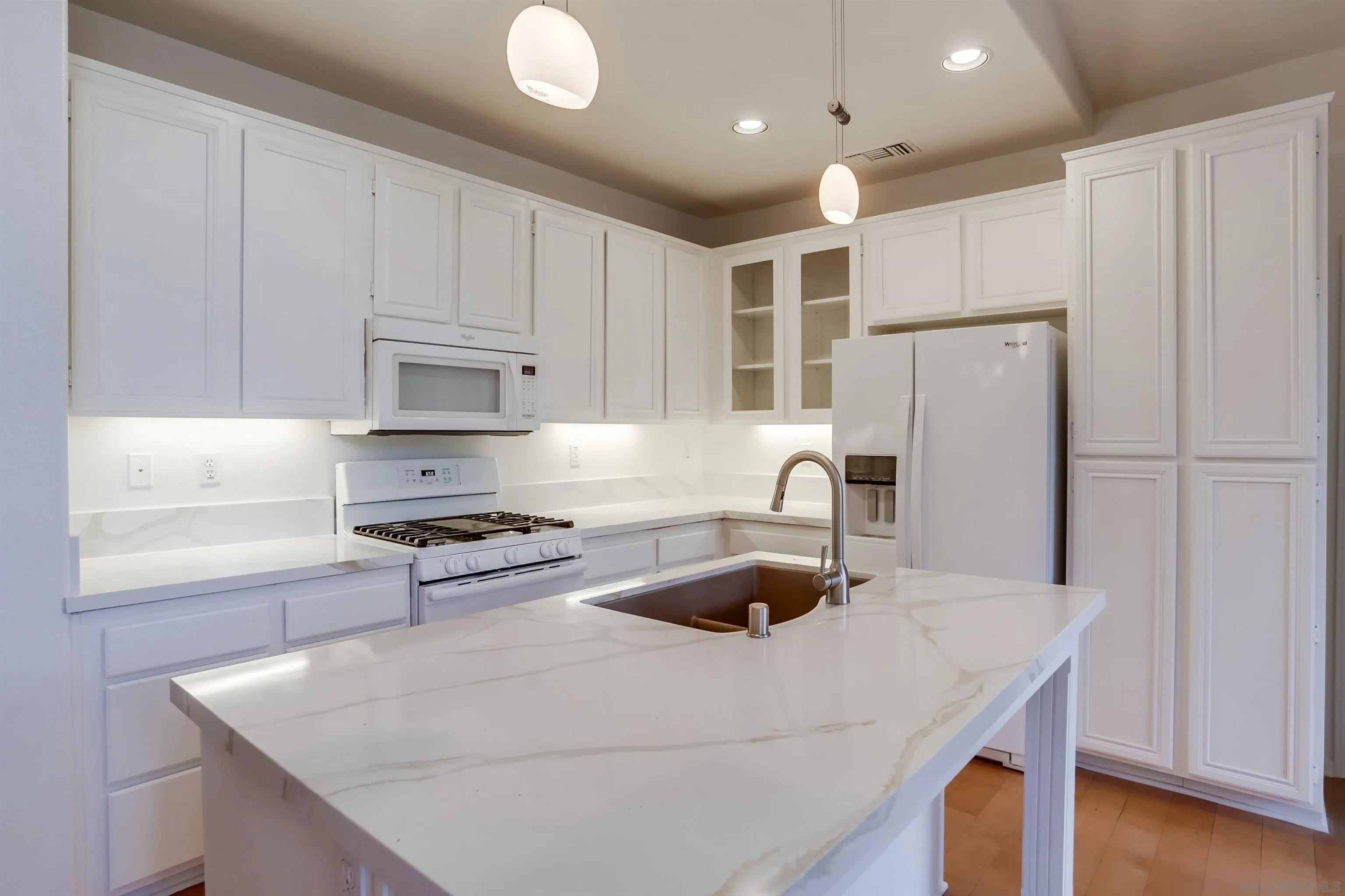 Photo #6: 250030909 Listing 