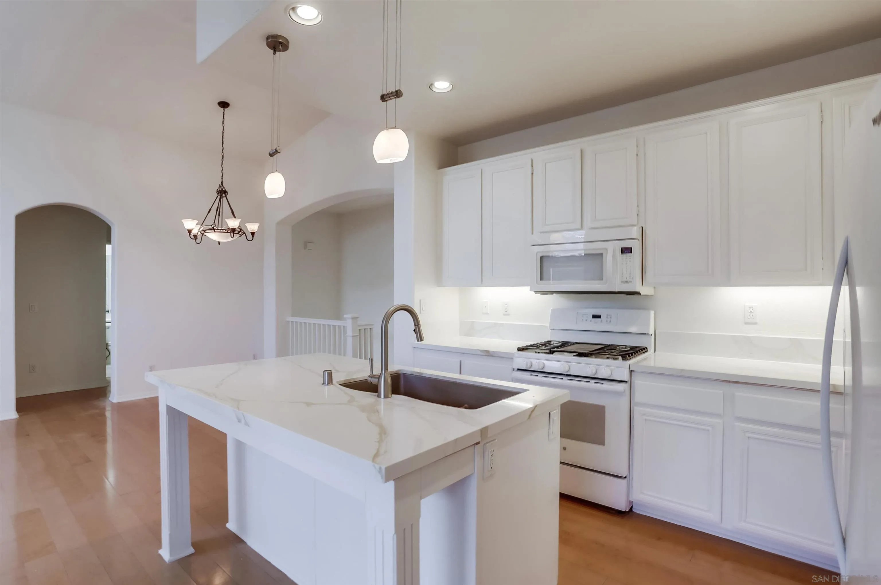 Photo #8: 250030909 Listing: Photo #8