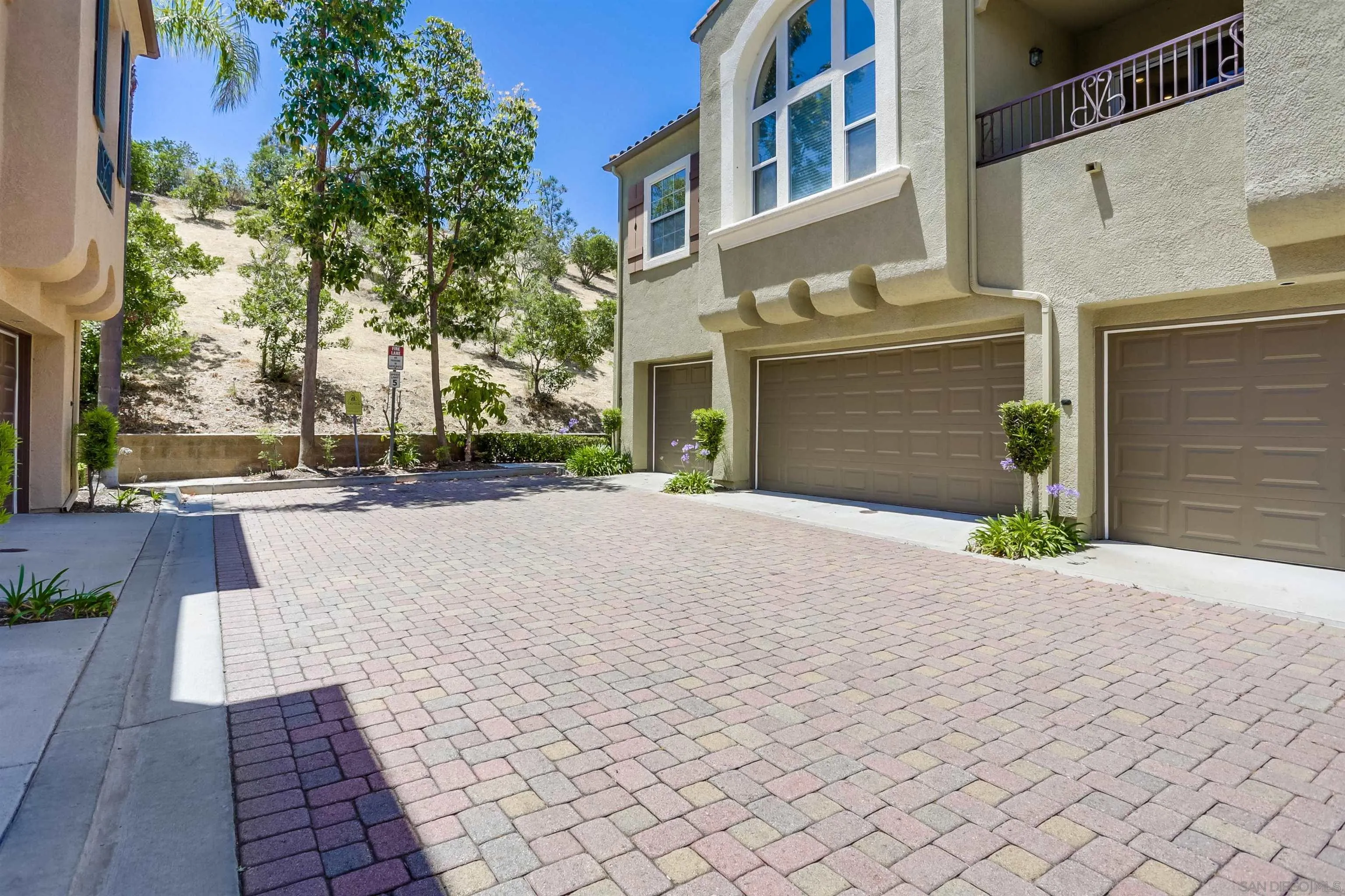 Photo #2: 250030909 Listing 