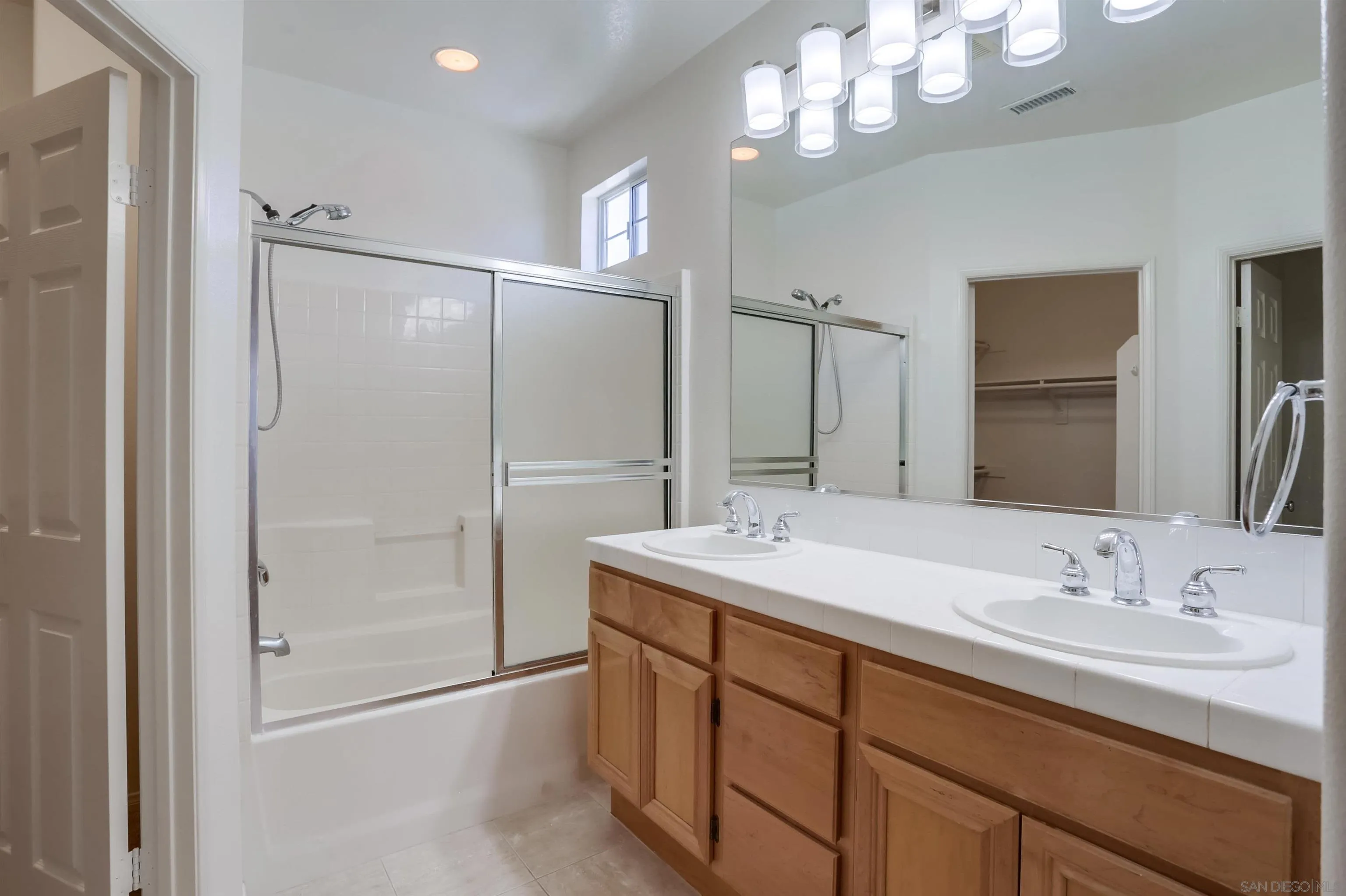 Photo #10: 250030909 Listing: Photo #10