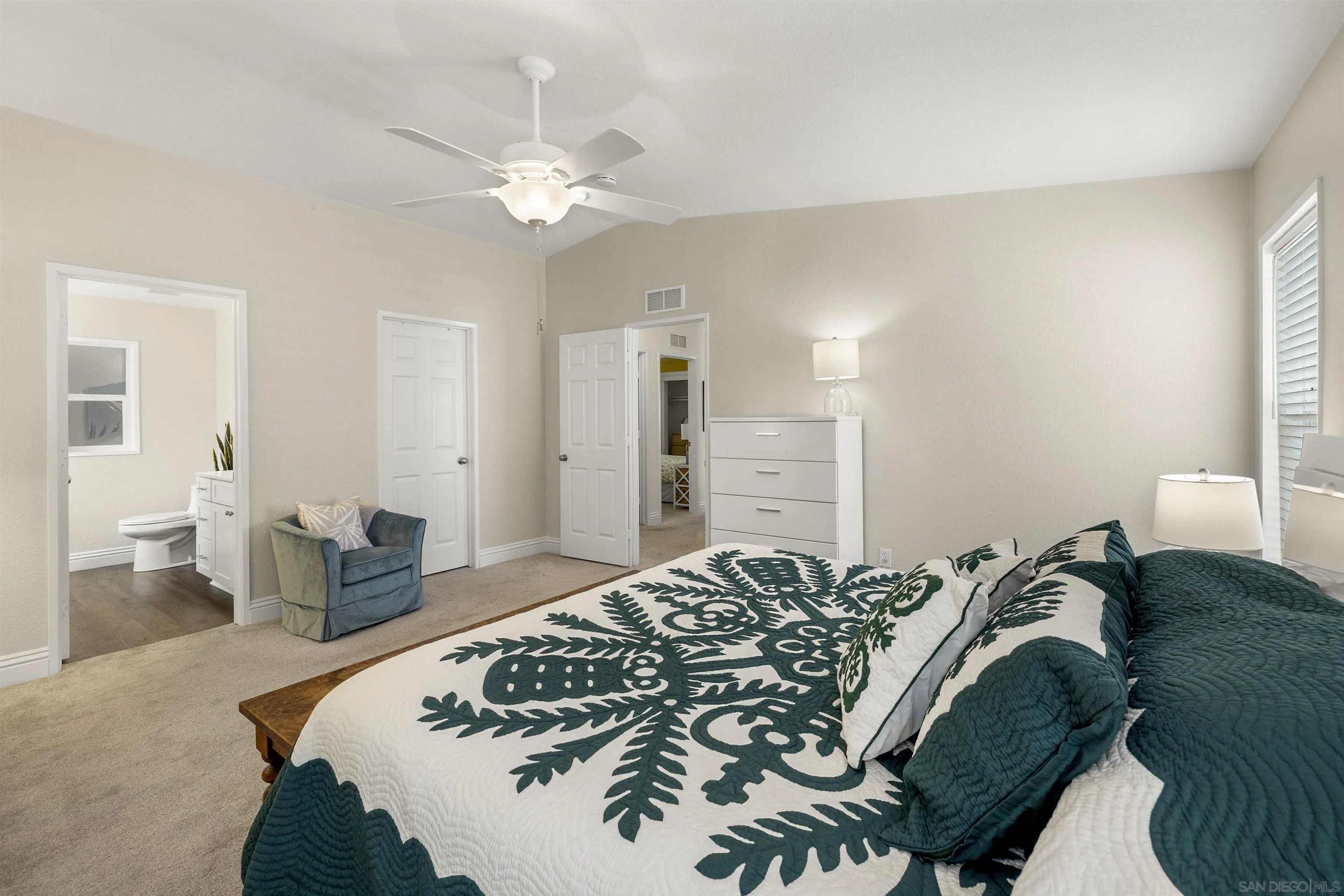 https://cdn.realtyfeed.com/cdn/127/250030912/d3cd54d73e0b2ea01c20d140863567e6.webp
