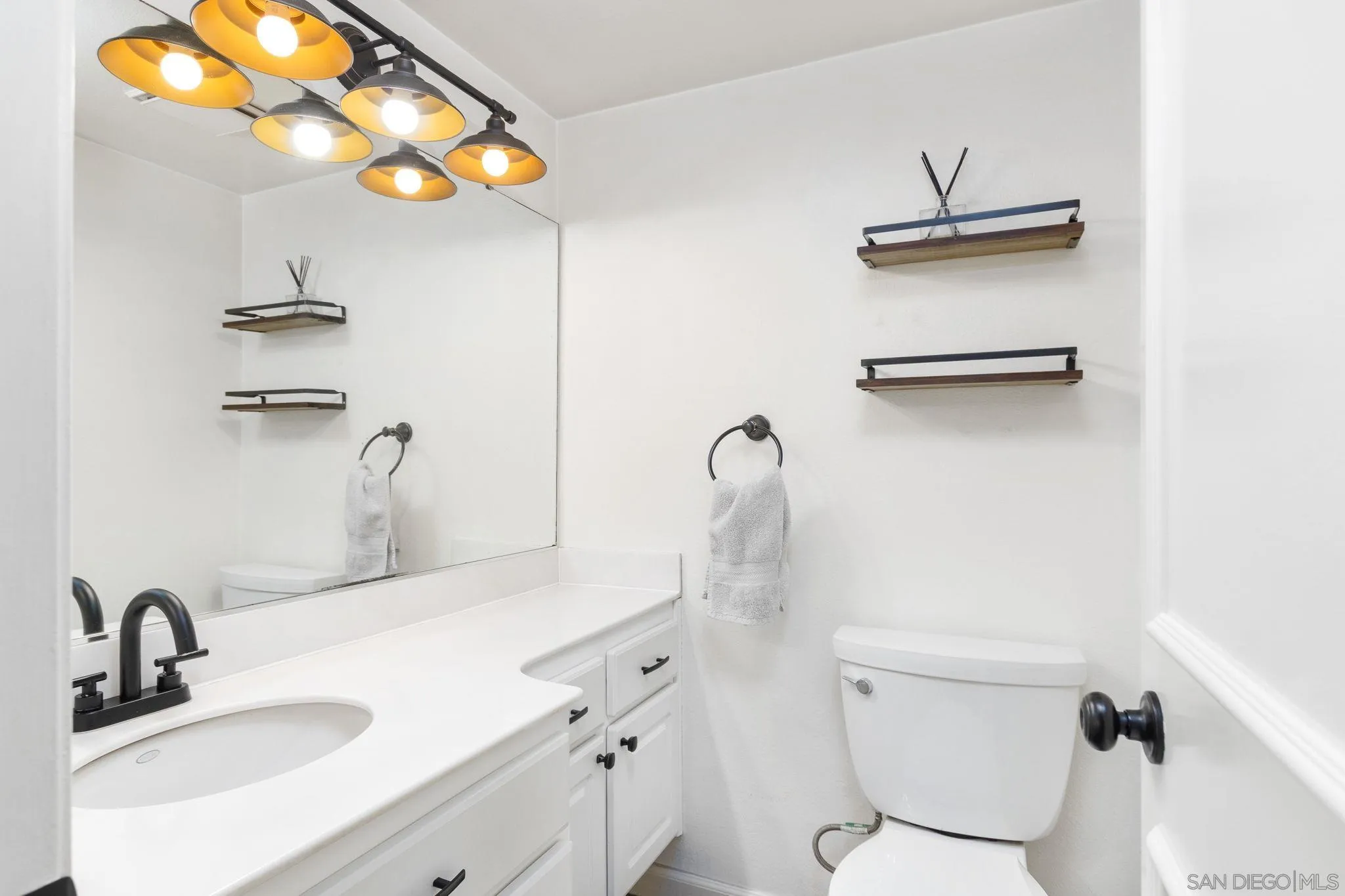 Photo #11: 250030922 Listing: Photo #11