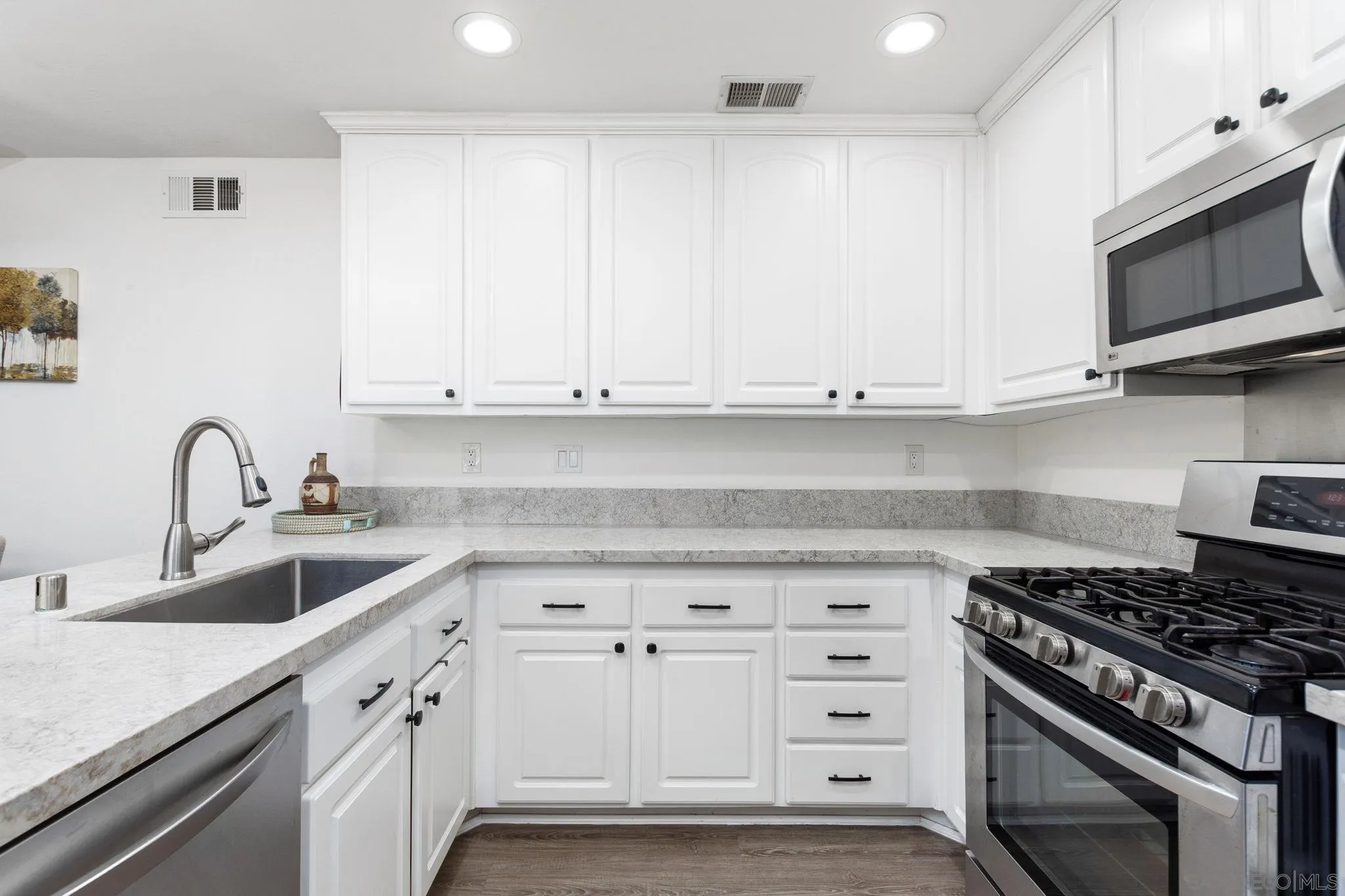 Photo #8: 250030922 Listing: Photo #8