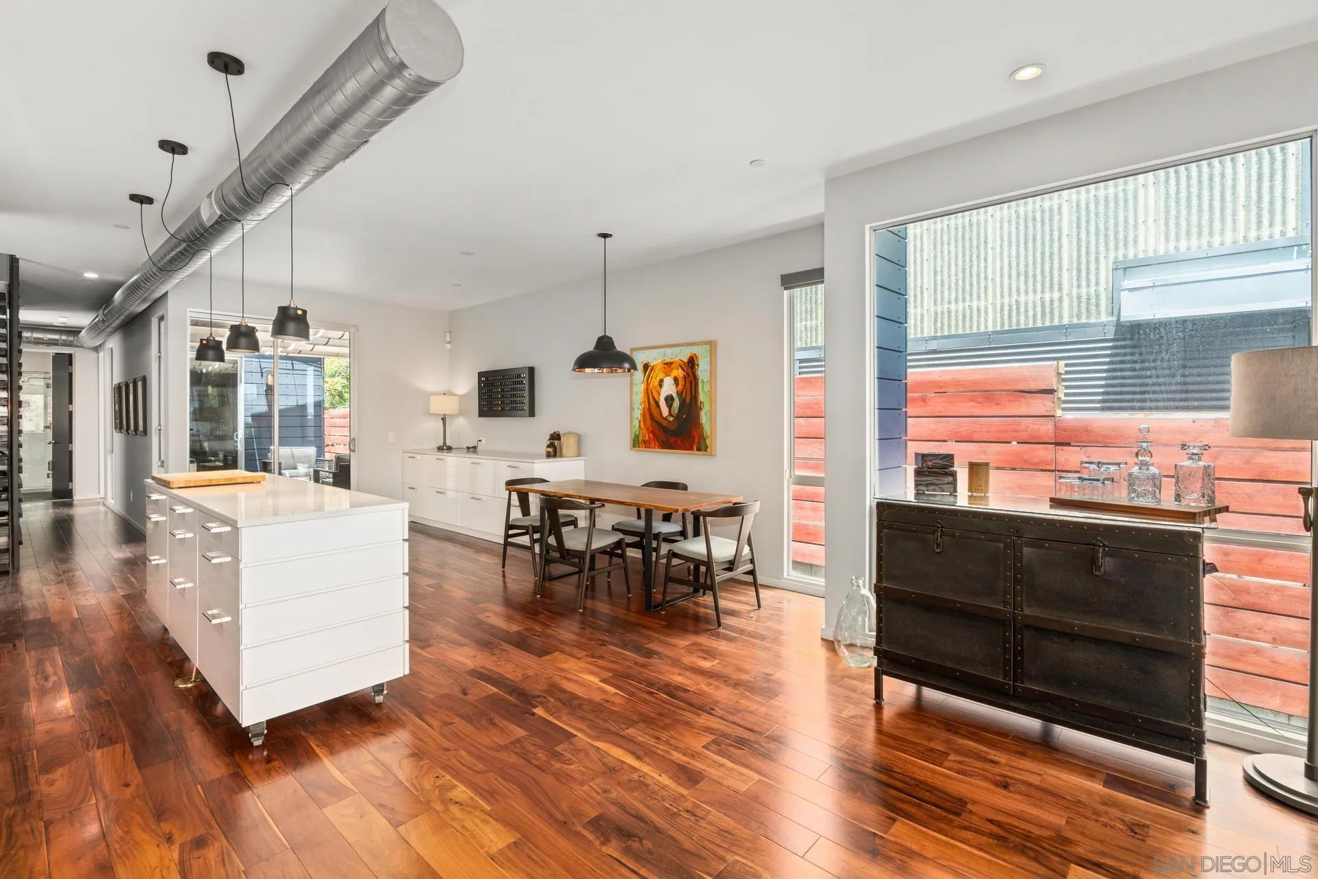 https://cdn.realtyfeed.com/cdn/127/250030924/275c48e3bd2654656ecbd61770ccddca.webp