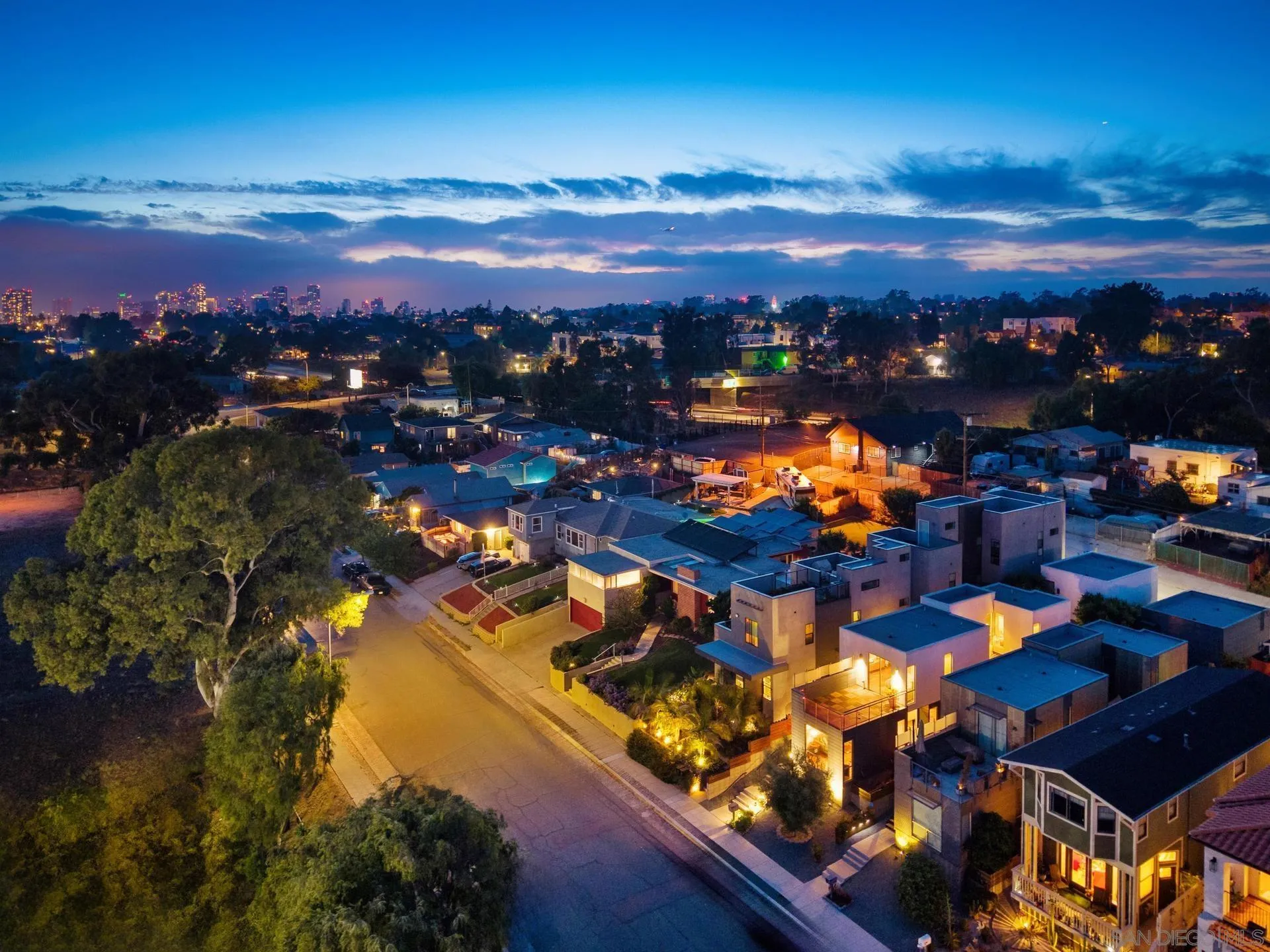 https://cdn.realtyfeed.com/cdn/127/250030924/fc4305942dc7d631c29014bd4a15b7d0.webp