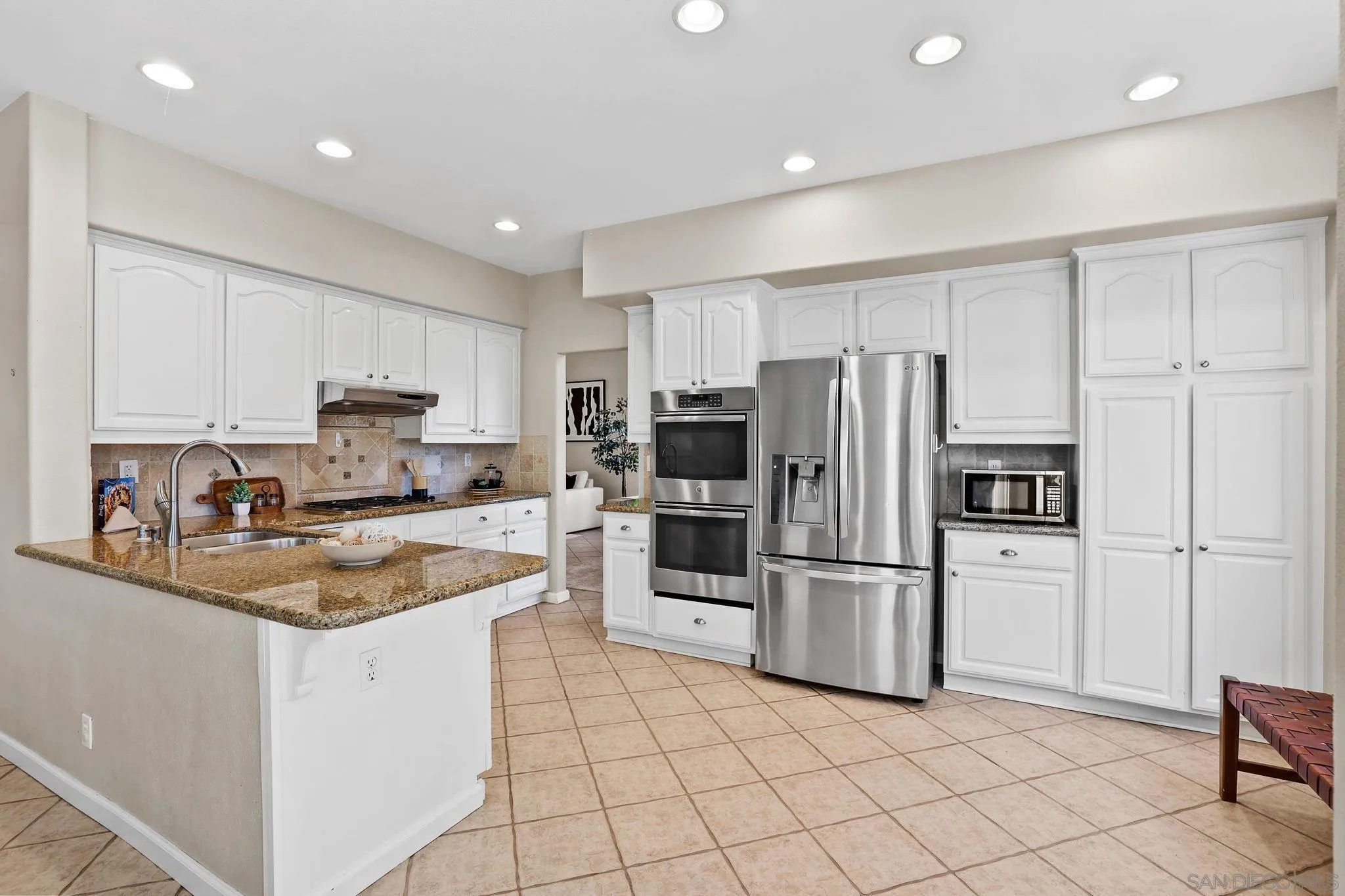 https://cdn.realtyfeed.com/cdn/127/250030971/086f9ff9d07bc67b67b73cde7f502079.webp