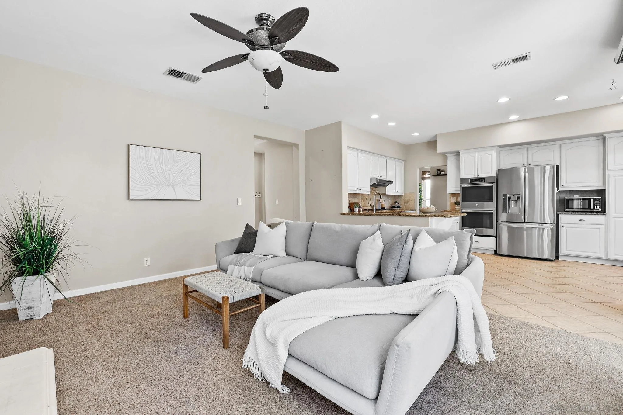 https://cdn.realtyfeed.com/cdn/127/250030971/1237ade10eed451330f832cf1346e8b4.webp