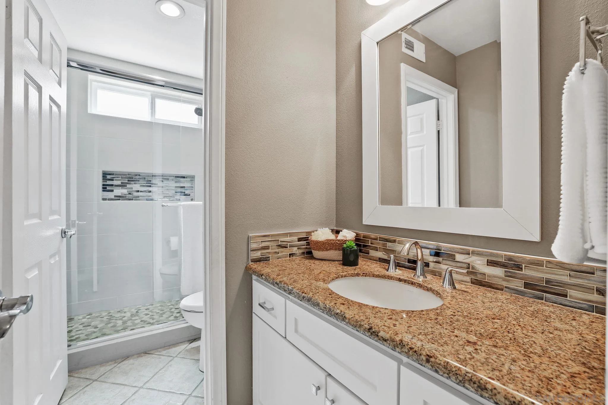 https://cdn.realtyfeed.com/cdn/127/250030971/958ae8d5a209cd7c0614c11e703a27f1.webp