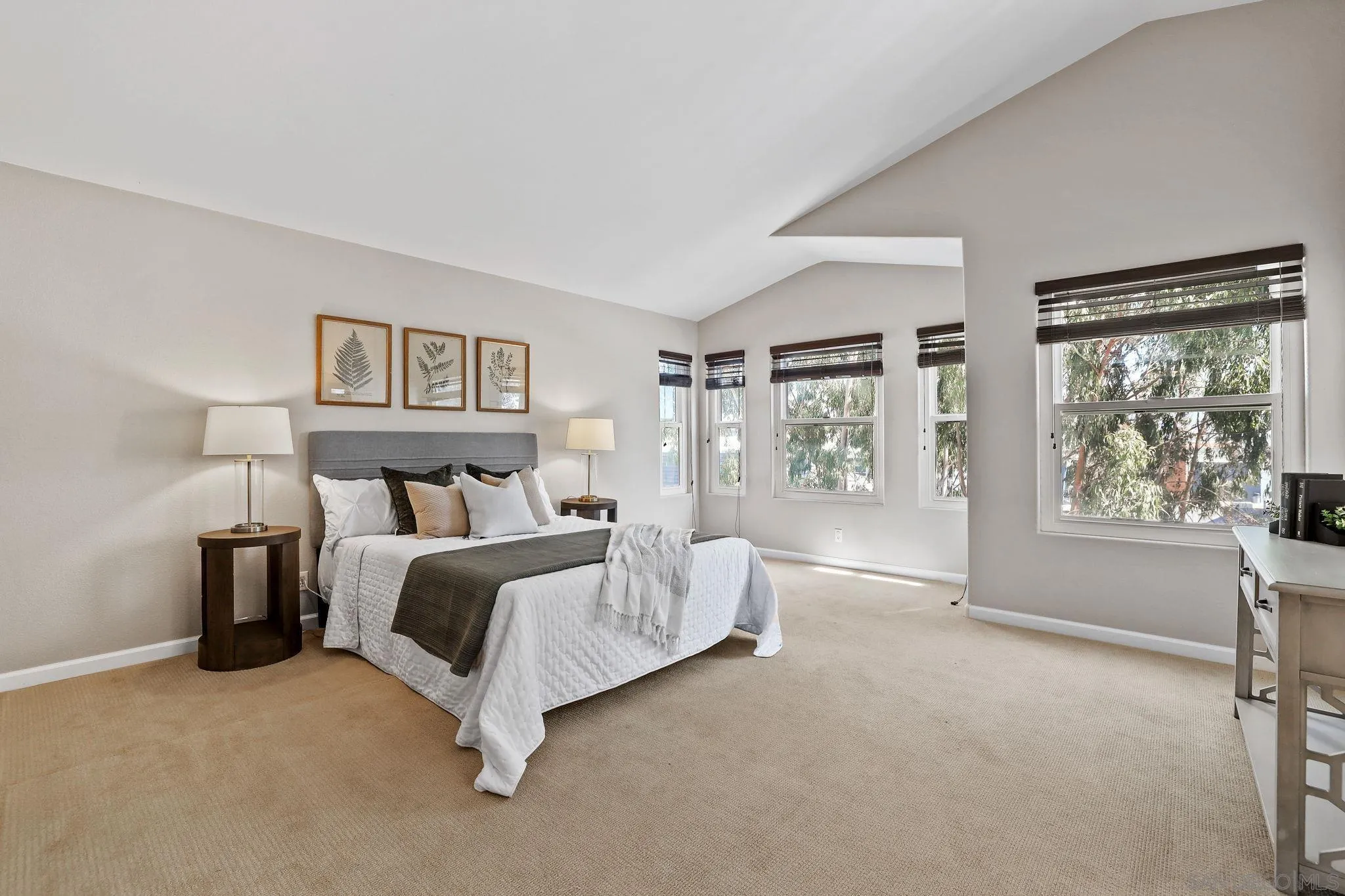 https://cdn.realtyfeed.com/cdn/127/250030971/c60b5d4d7060f551b0b685fe1dbf830b.webp
