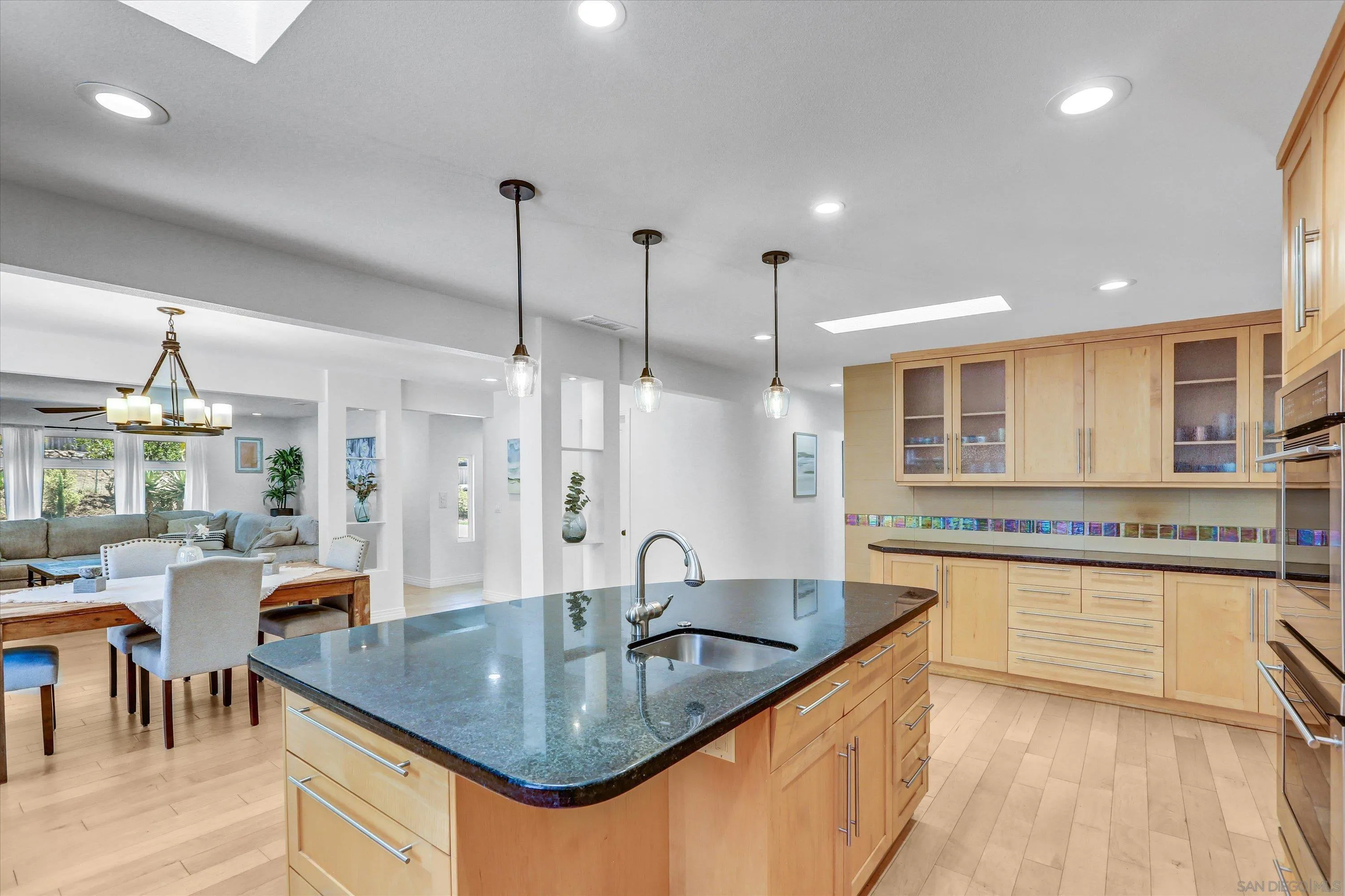 https://cdn.realtyfeed.com/cdn/127/250030984/458822e07f49ced650ec874a49d84ba8.webp