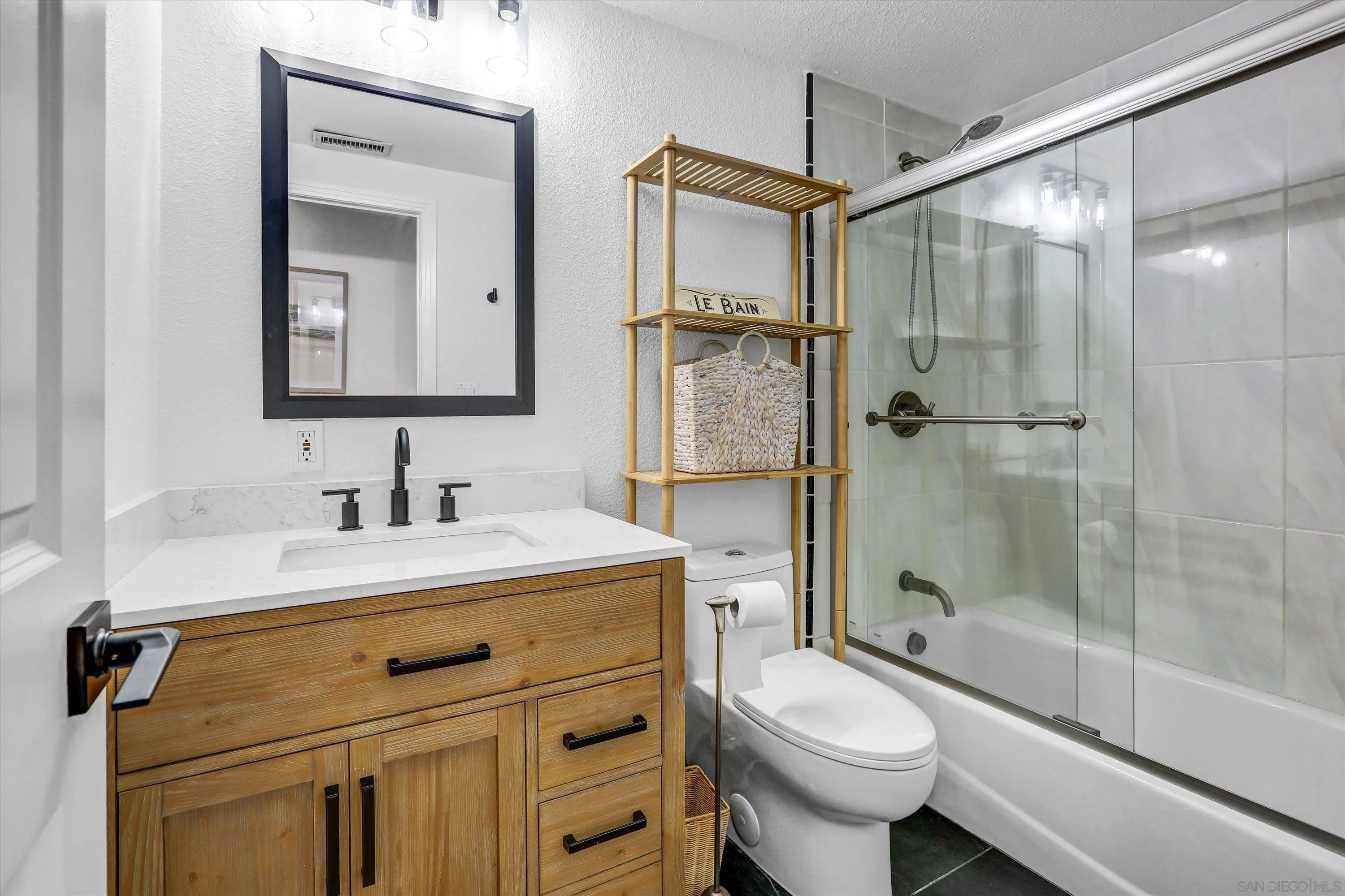 https://cdn.realtyfeed.com/cdn/127/250030984/45c753cb092b765eacb418dd1ba2f7b9.webp