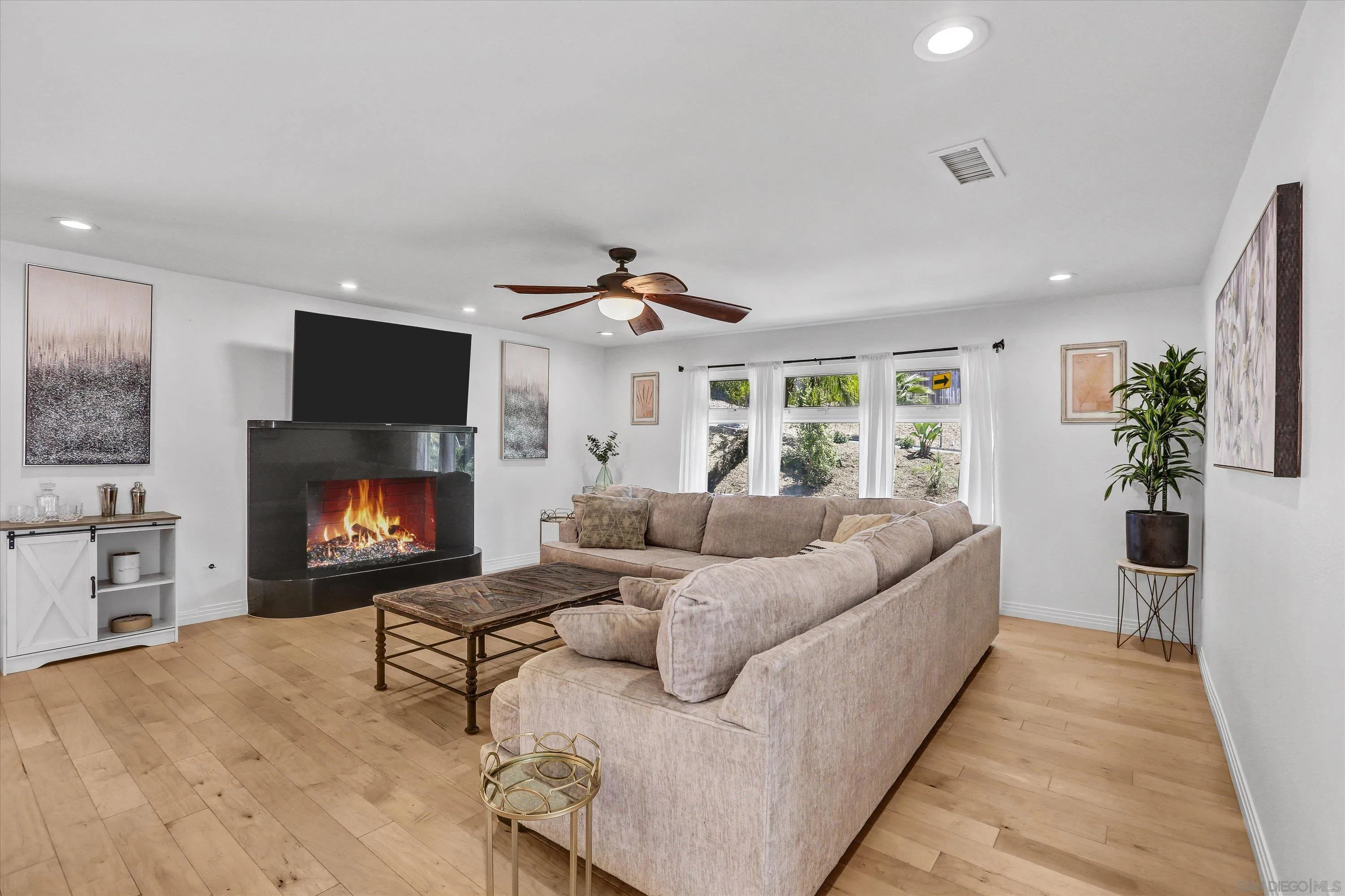https://cdn.realtyfeed.com/cdn/127/250030984/4e5509120e2a8aad0e4a562cf6a2a633.webp