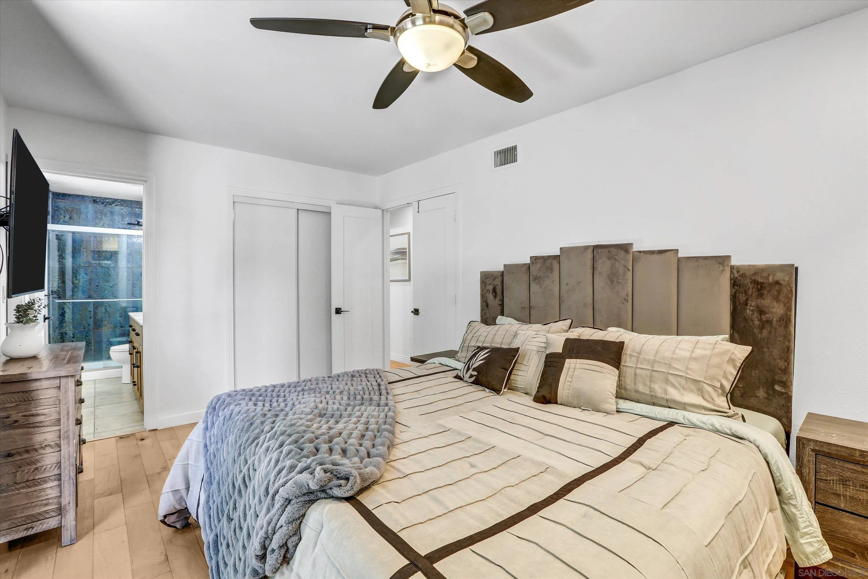 https://cdn.realtyfeed.com/cdn/127/250030984/54e874cfe7433ea2731df69badd347b6.webp