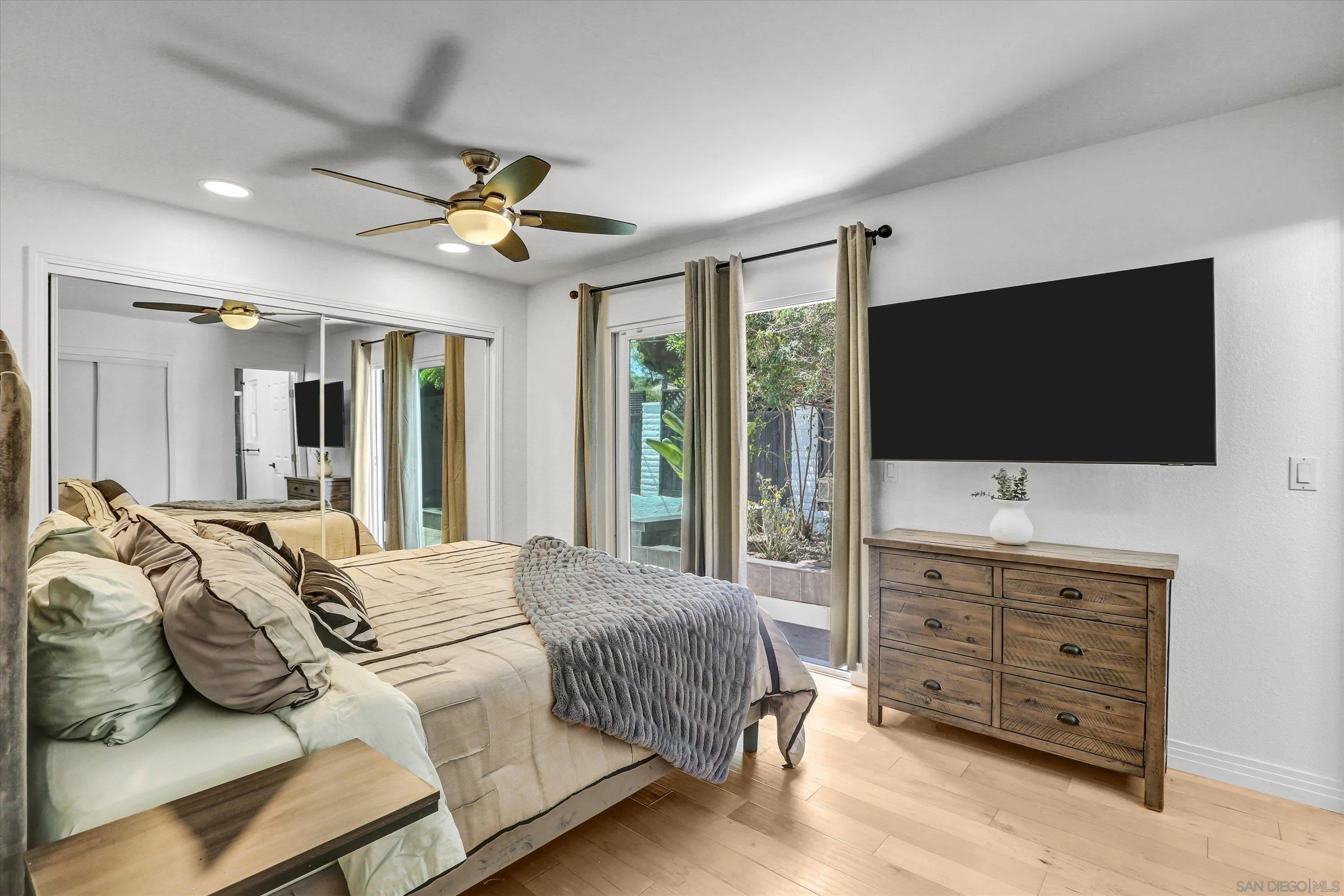 https://cdn.realtyfeed.com/cdn/127/250030984/686bda4e9ea2e4ace7b03324e2cb372e.webp