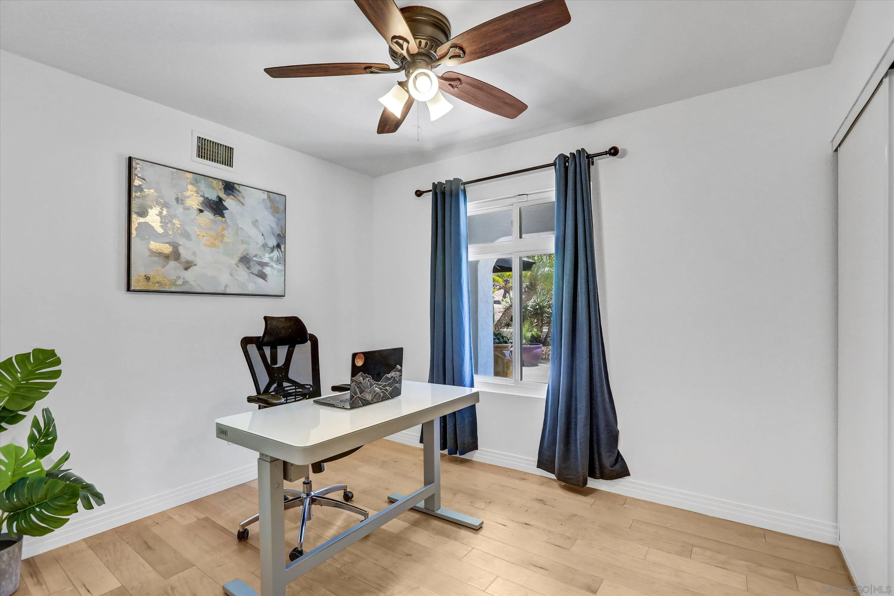 https://cdn.realtyfeed.com/cdn/127/250030984/6b4ad7a12986672b19ded9f198d01483.webp