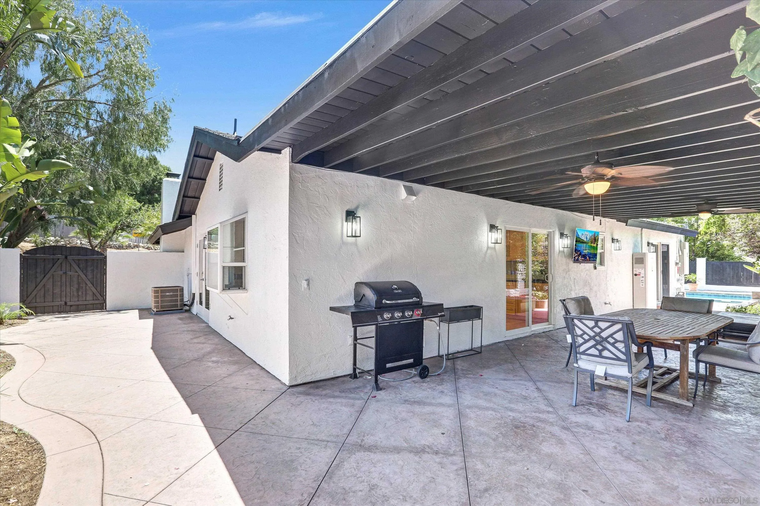 https://cdn.realtyfeed.com/cdn/127/250030984/ace1f7838567366efe0b280dfde2cbbf.webp