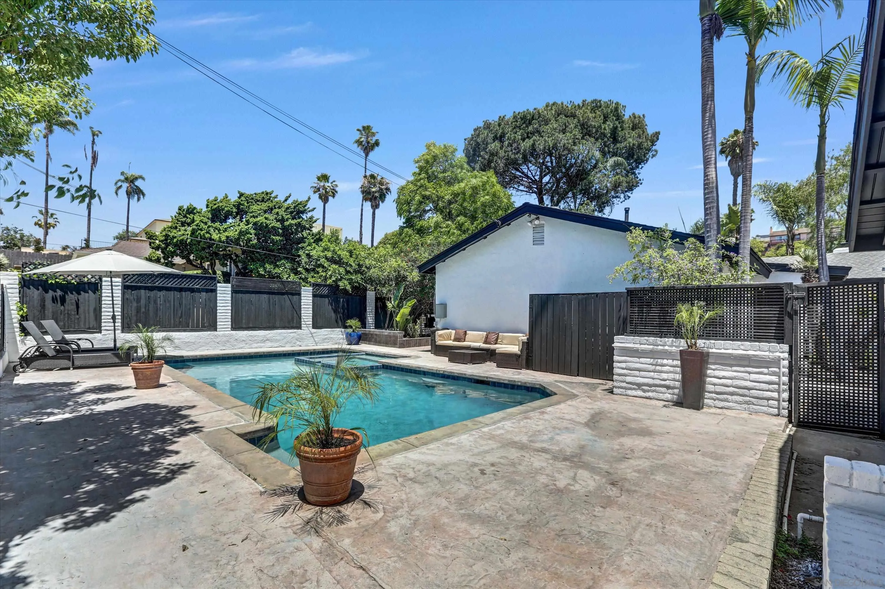 https://cdn.realtyfeed.com/cdn/127/250030984/e8cc3ab0f16eec6d3eb9600814b88ab3.webp