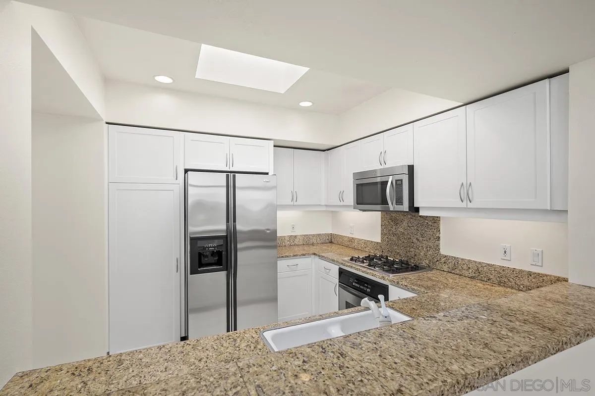 https://cdn.realtyfeed.com/cdn/127/250030986/a8aed8beef97e40d288ed8982e0f3d8a.webp