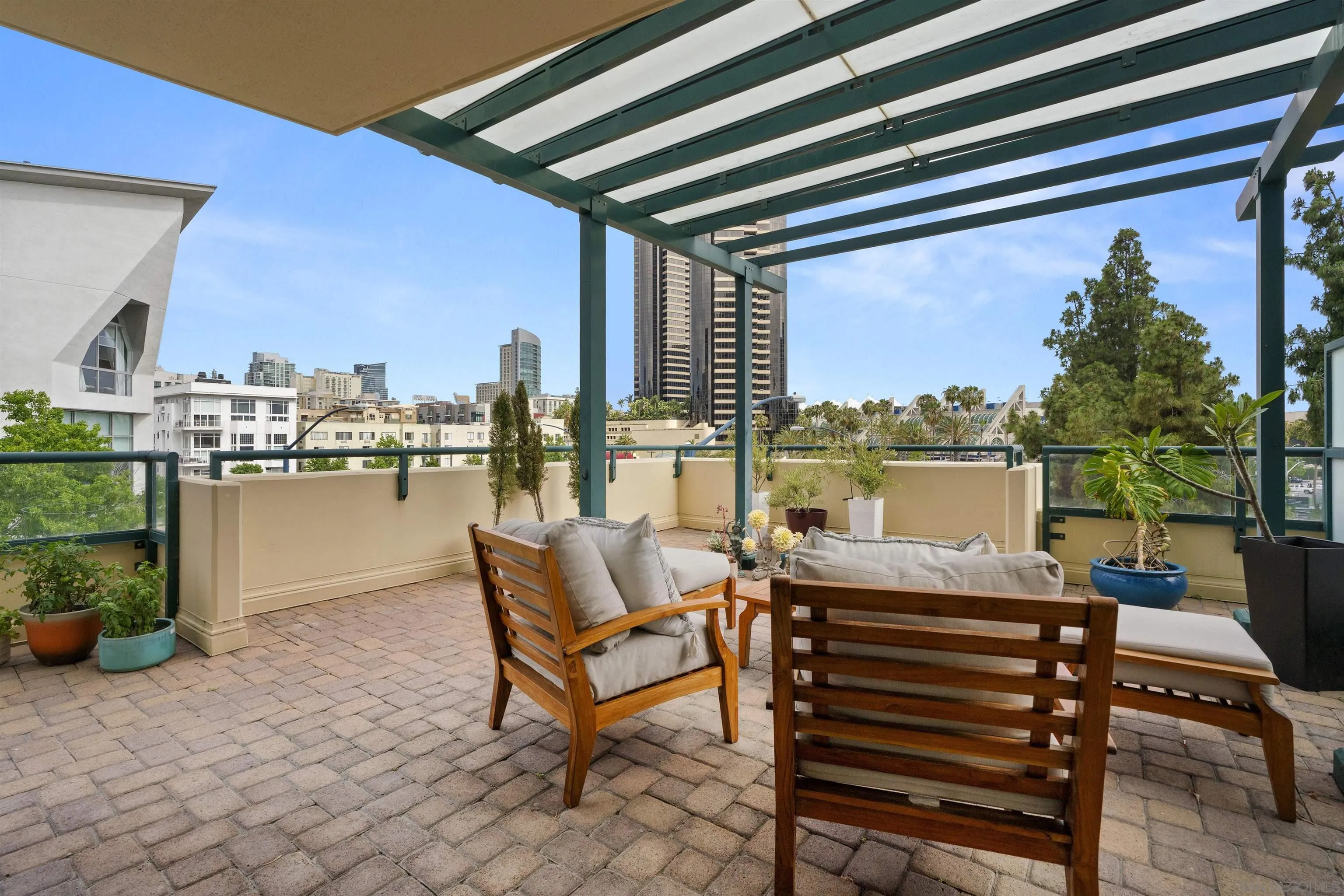 https://cdn.realtyfeed.com/cdn/127/250030997/7c0b0f357762765a7ee1c5406242ba48.webp