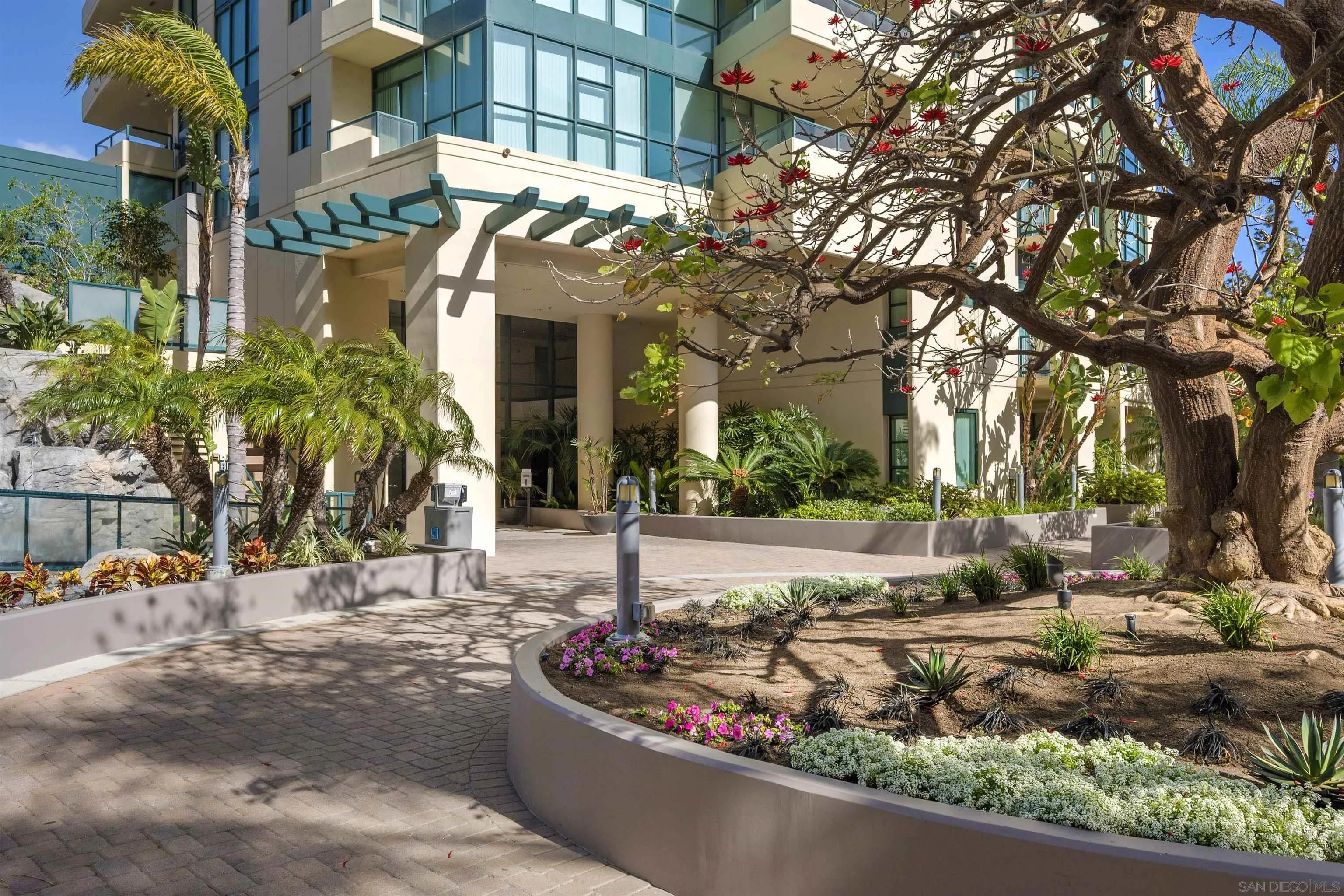 https://cdn.realtyfeed.com/cdn/127/250030997/9c6120bd6e9816d712ee69138c66b060.webp
