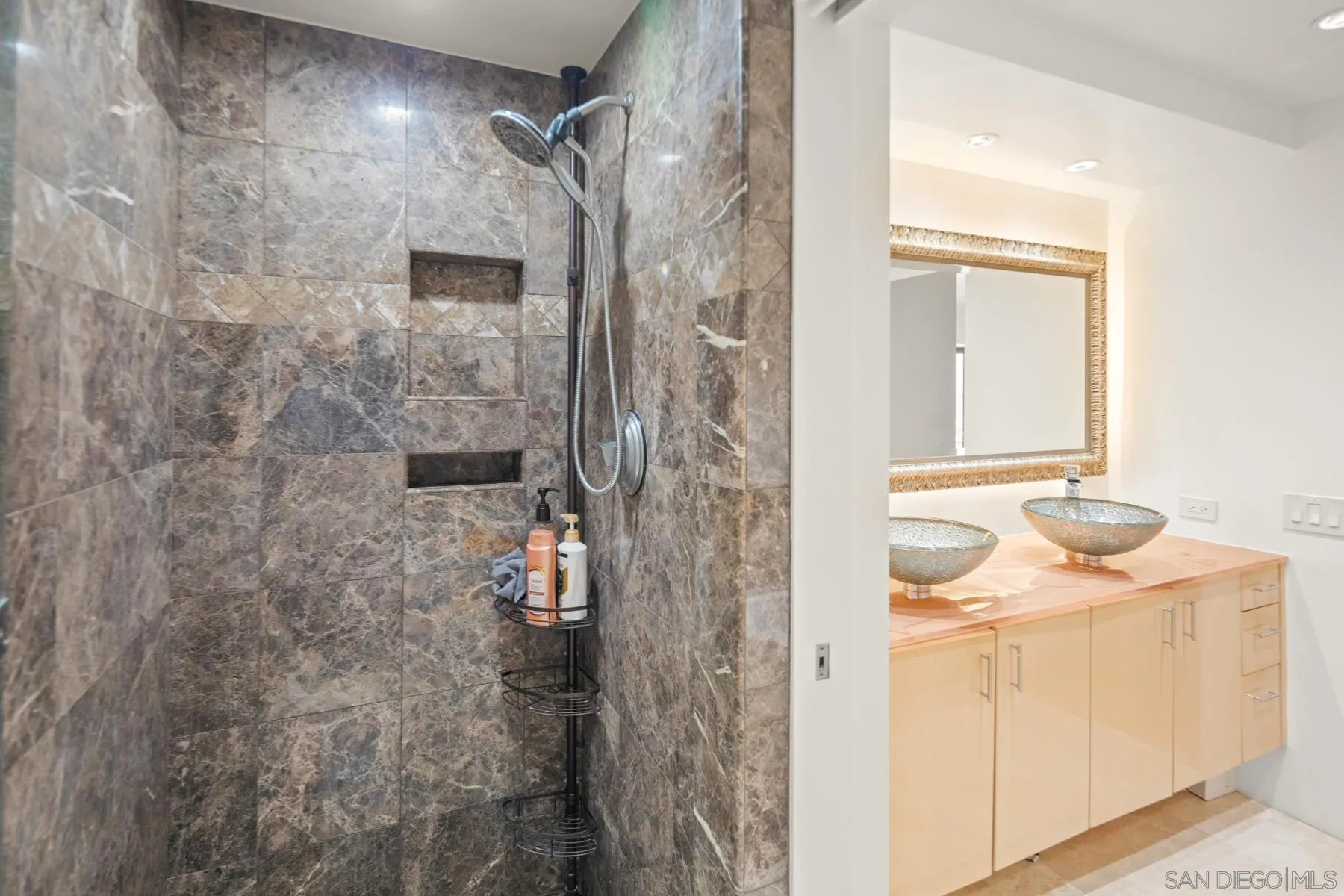https://cdn.realtyfeed.com/cdn/127/250030999/37f434e4f11f8b78bcf48deb31b5a6f9.webp