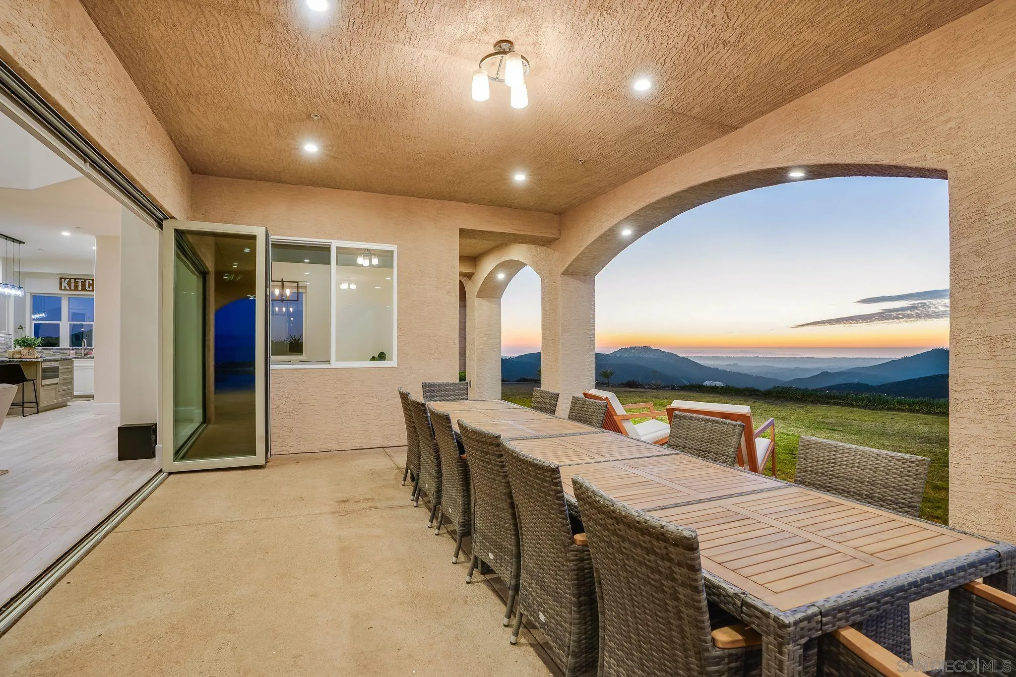 https://cdn.realtyfeed.com/cdn/127/250031024/1ef81286ffb912eb26b92ce5a657a8ff.webp