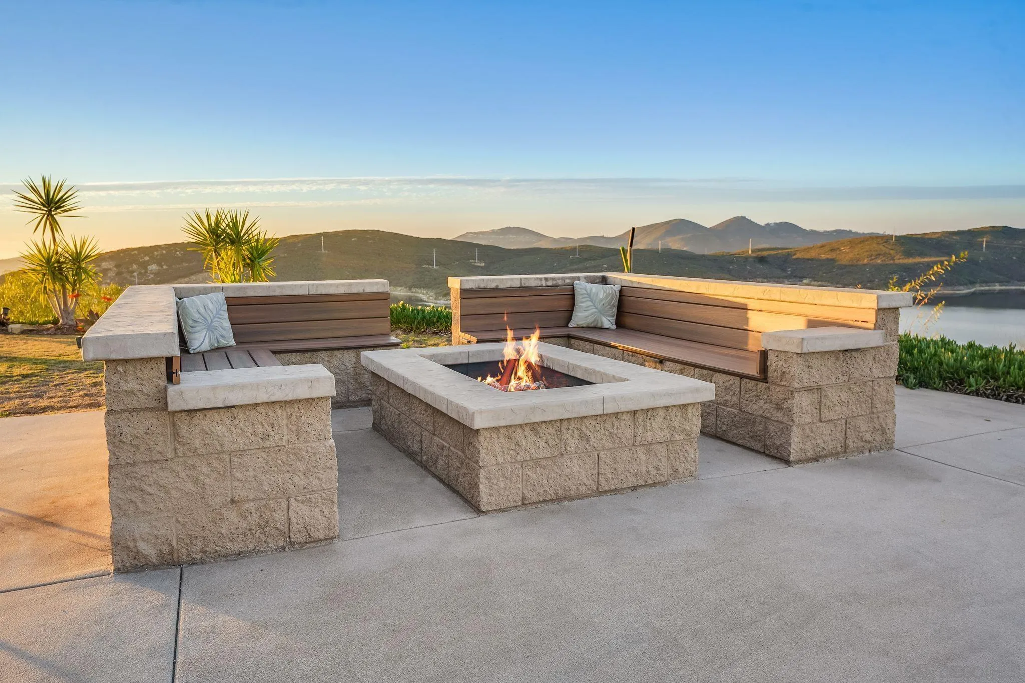 https://cdn.realtyfeed.com/cdn/127/250031024/24a2b61720e983207ccbe6ca7ca88984.webp