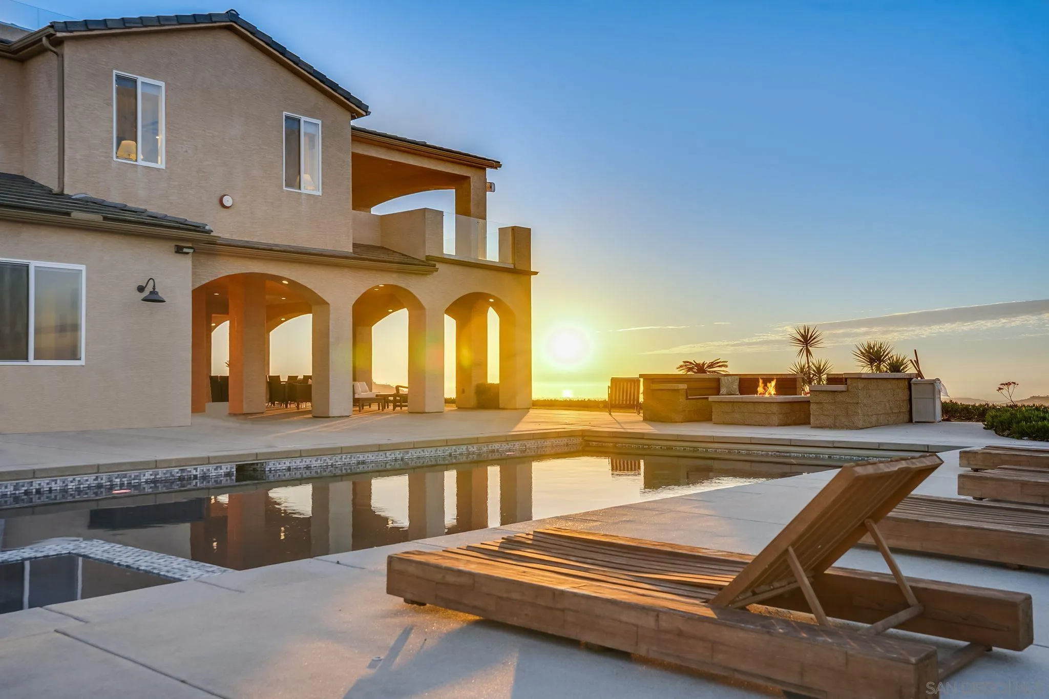 https://cdn.realtyfeed.com/cdn/127/250031024/871e084d6ecf3aed69e854a72c884f58.webp