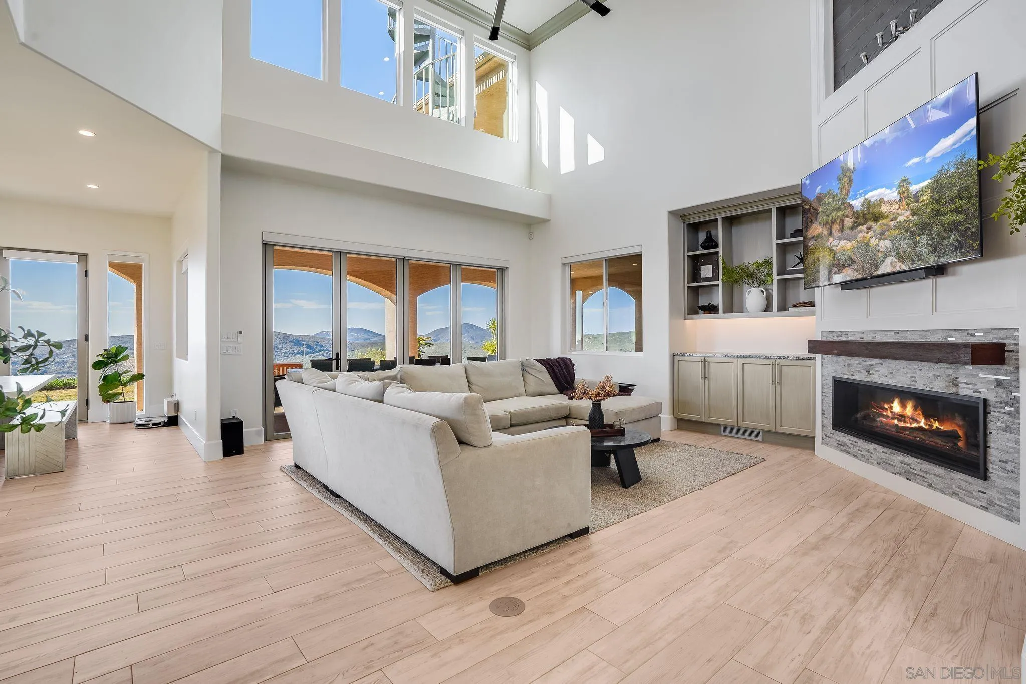 https://cdn.realtyfeed.com/cdn/127/250031024/958ce3b3eac5ac09066d2ee43bbacb5b.webp