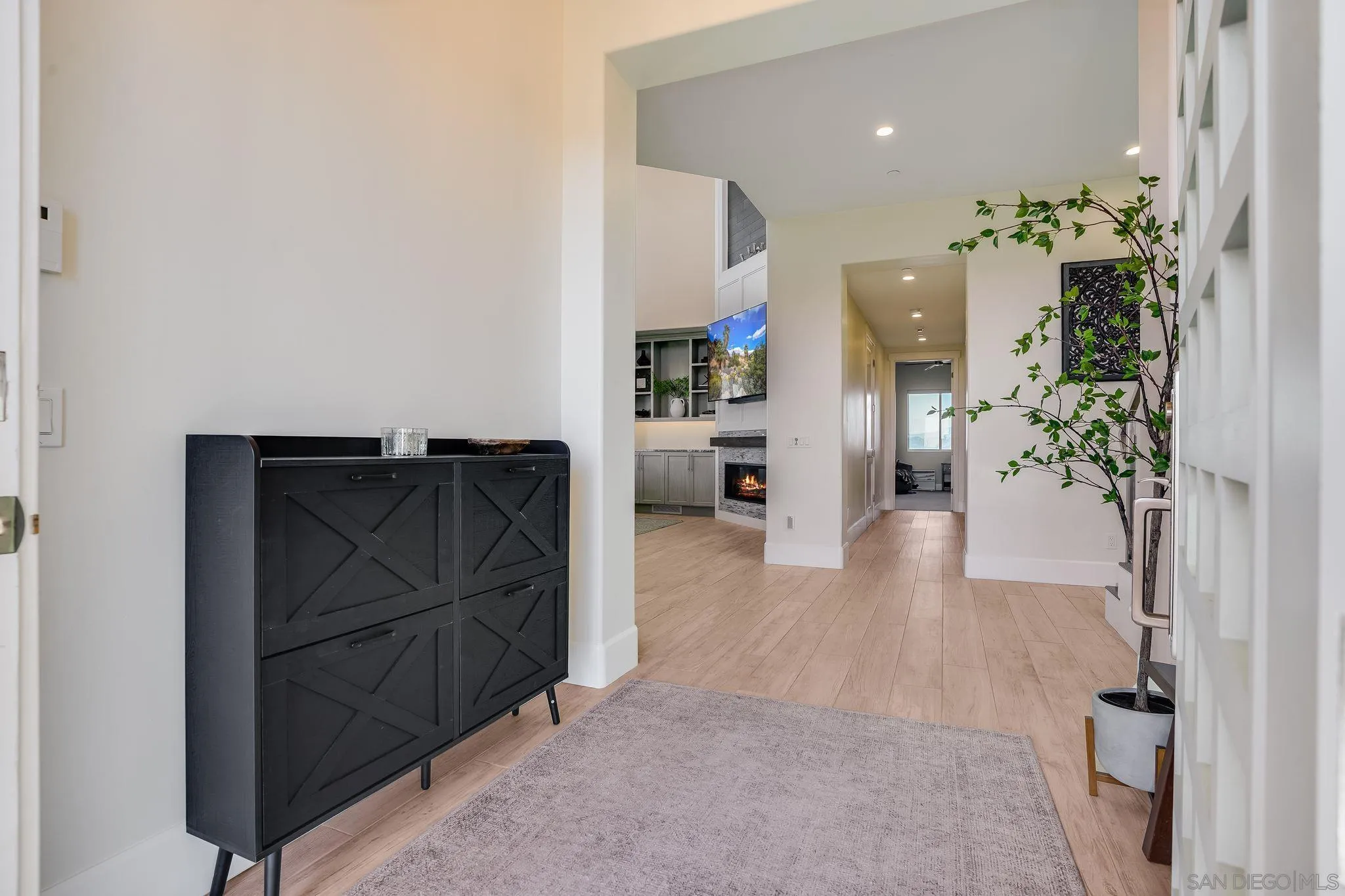 https://cdn.realtyfeed.com/cdn/127/250031024/dde189e0e77ee6fbb19a08bfb73dae0c.webp