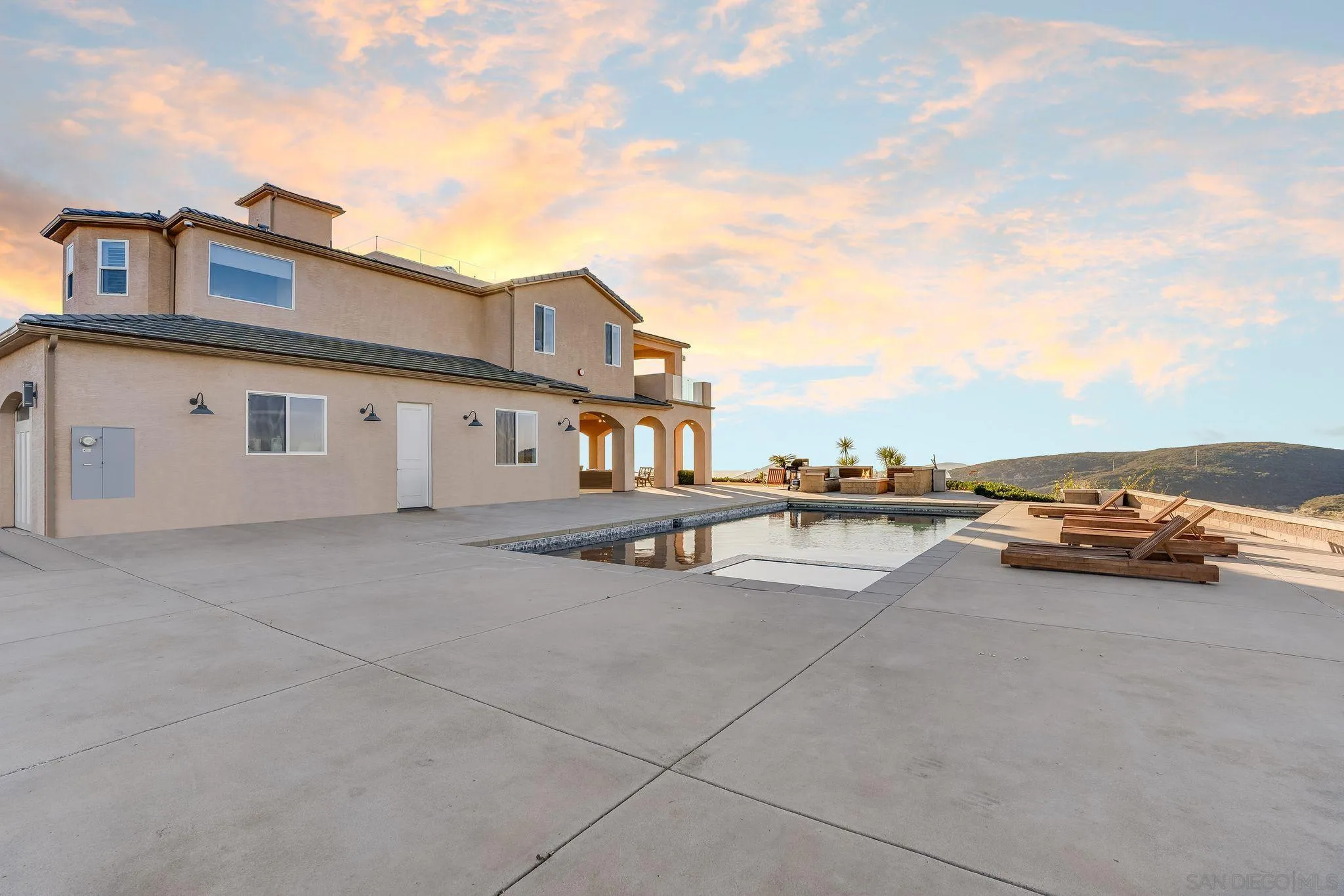 https://cdn.realtyfeed.com/cdn/127/250031024/e3bd7f4606b38cc408532ed975f1e4f1.webp