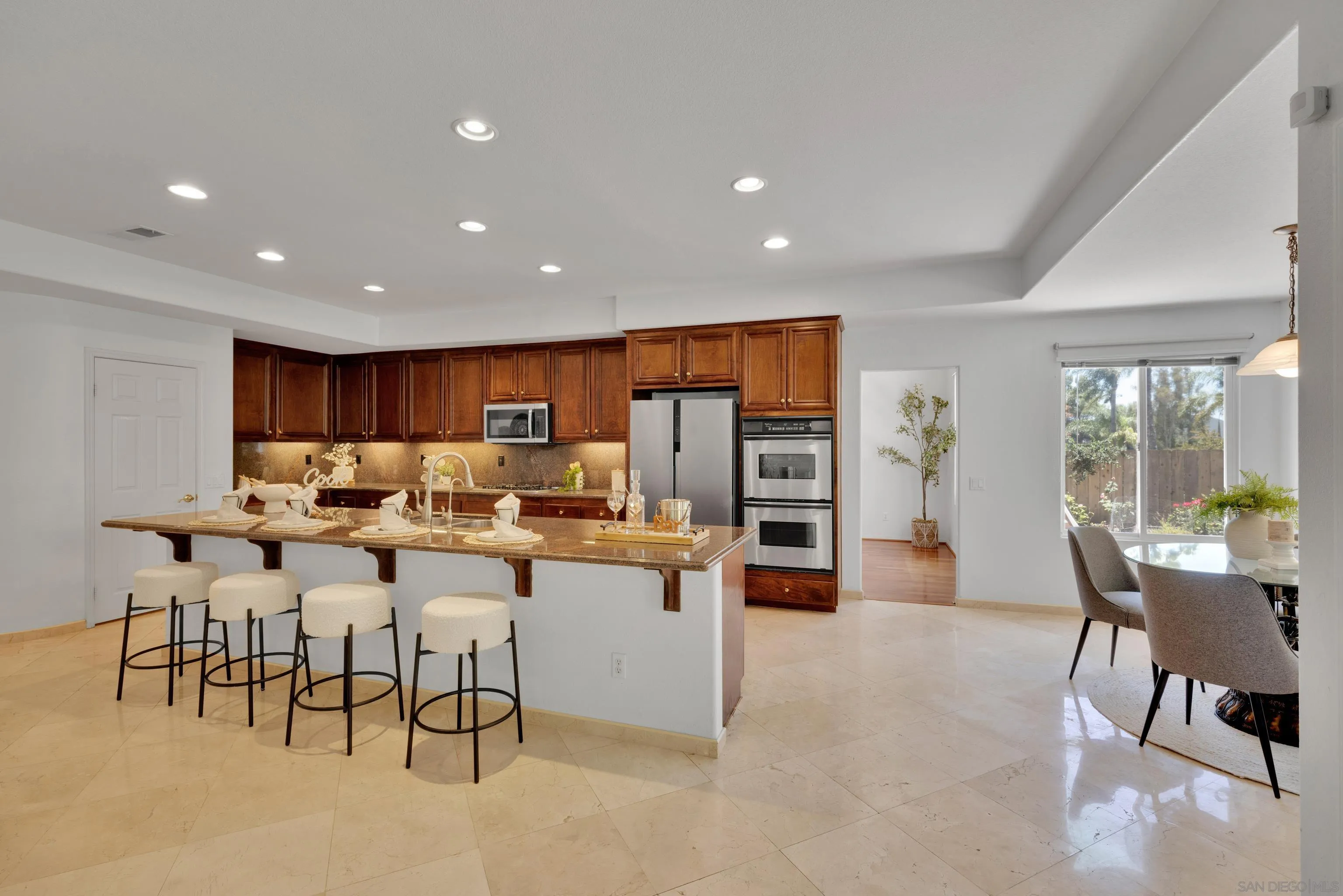 https://cdn.realtyfeed.com/cdn/127/250031038/00feeabaa8c59a33155775116aa7e91b.webp