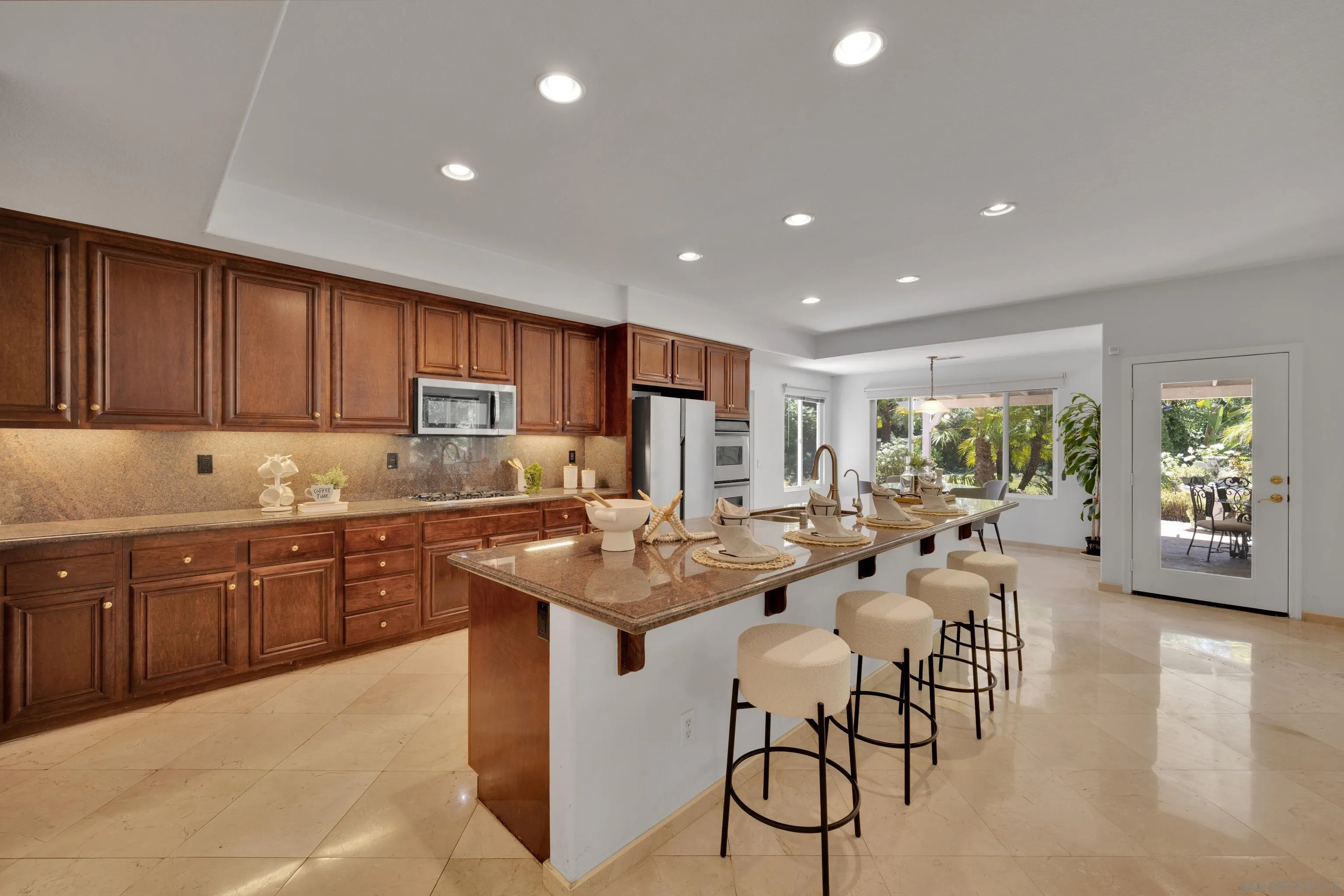https://cdn.realtyfeed.com/cdn/127/250031038/1051dd83d56224b2a49a44b3ebf352b7.webp