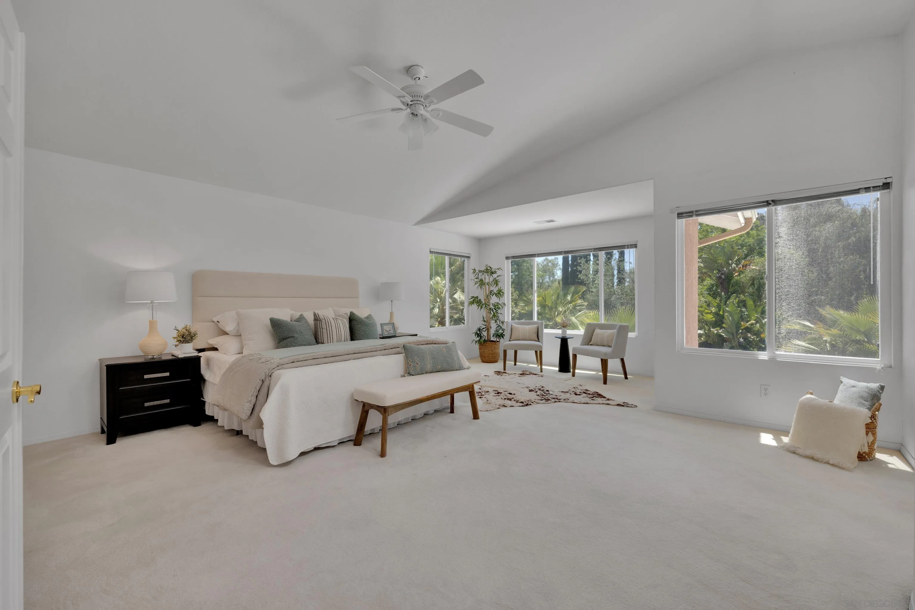 https://cdn.realtyfeed.com/cdn/127/250031038/19c21db2d8f0941cefcf4ce1fe659e23.webp