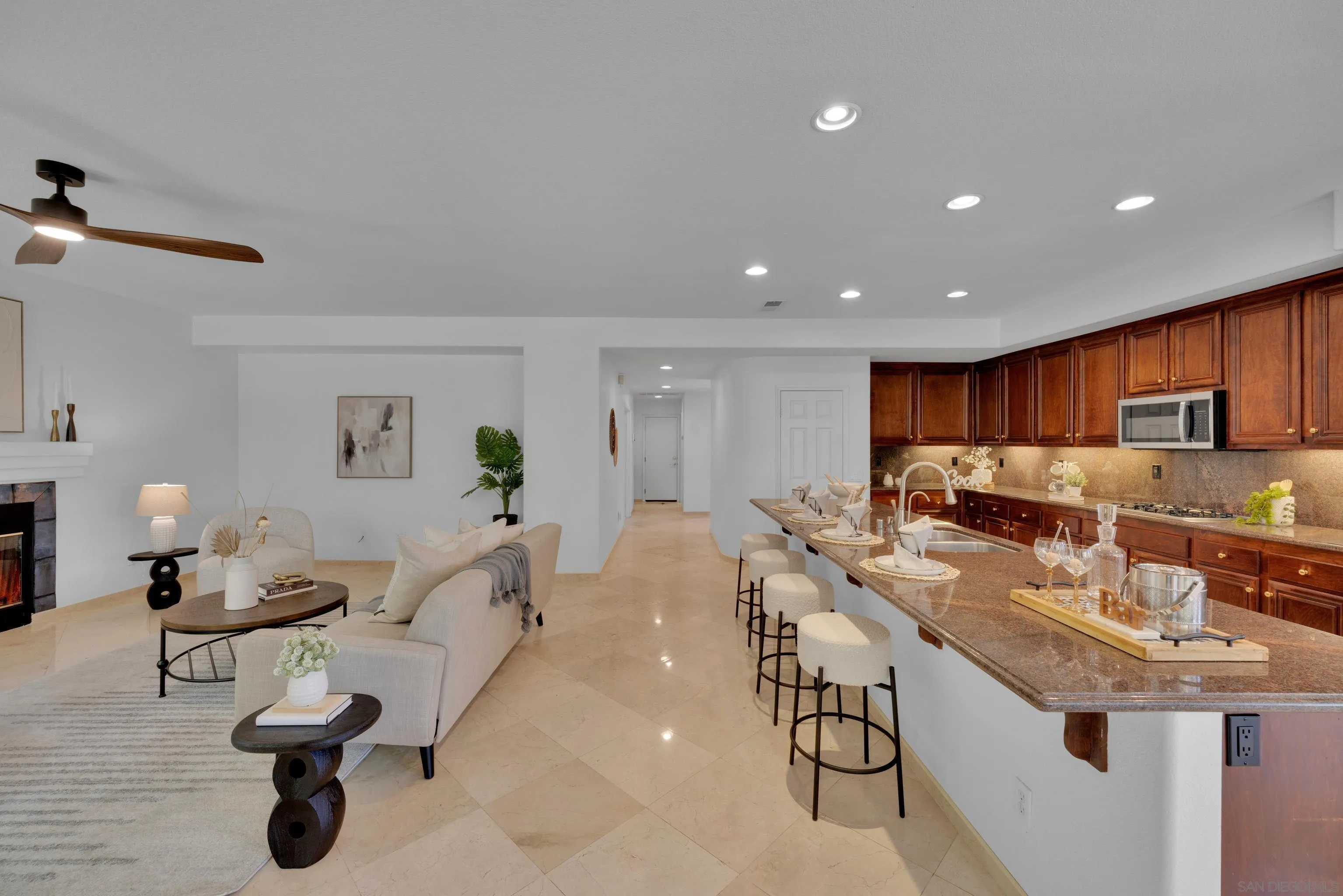 https://cdn.realtyfeed.com/cdn/127/250031038/1f29638106610f8d38eb46f0f6ef8718.webp