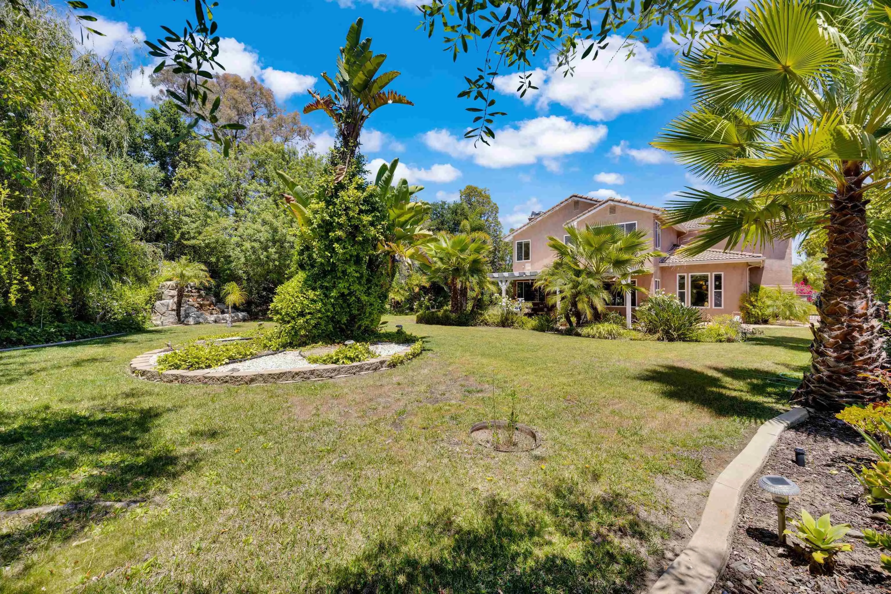 https://cdn.realtyfeed.com/cdn/127/250031038/35946c01ab6db8775610f396f4ddccb8.webp