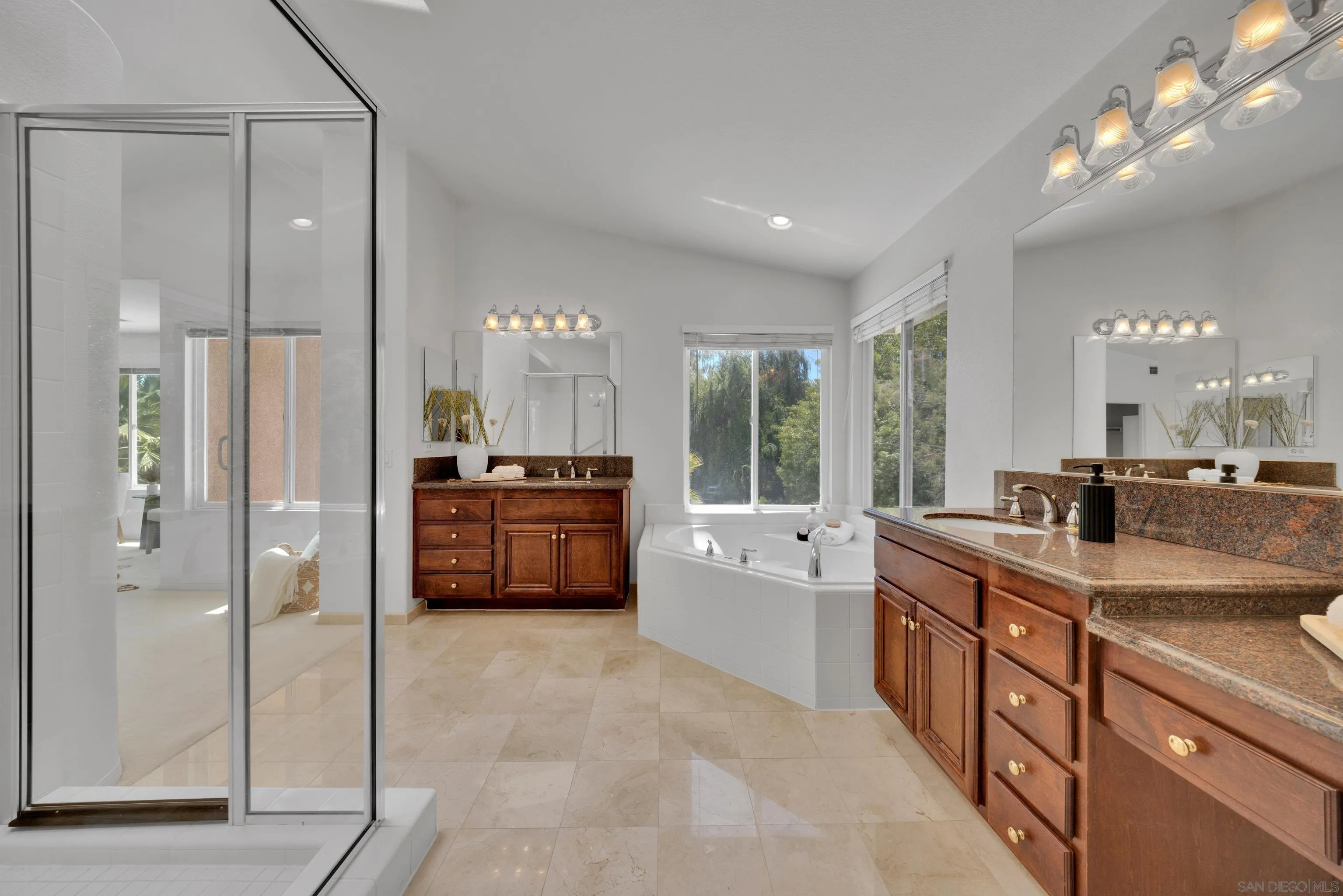 https://cdn.realtyfeed.com/cdn/127/250031038/644263463eee53bab54fcace38ab7dd9.webp
