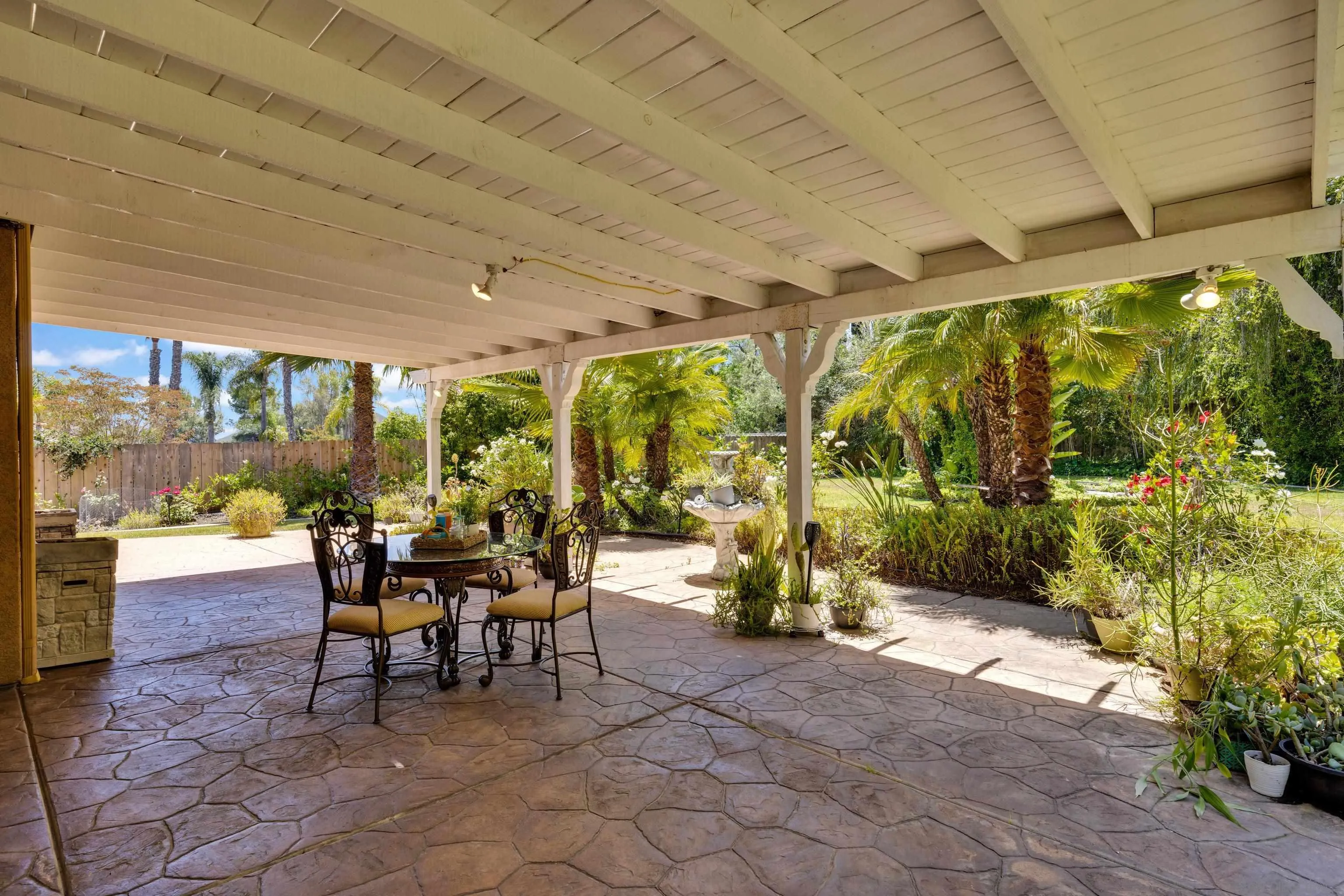 https://cdn.realtyfeed.com/cdn/127/250031038/6d979cff2cbba3df03b303825a988e95.webp