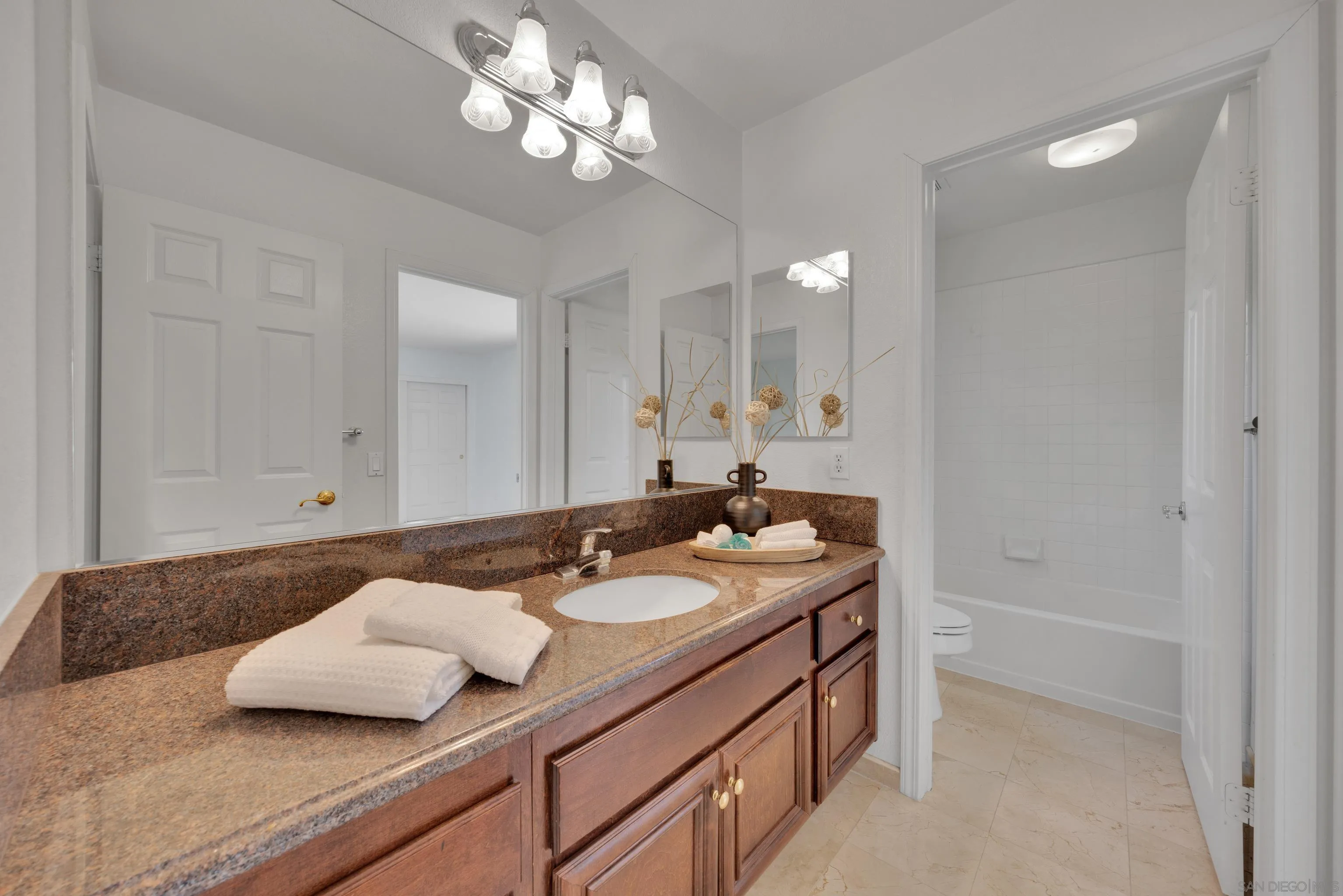 https://cdn.realtyfeed.com/cdn/127/250031038/83b5f5a0c320ee147191854e7428f2af.webp