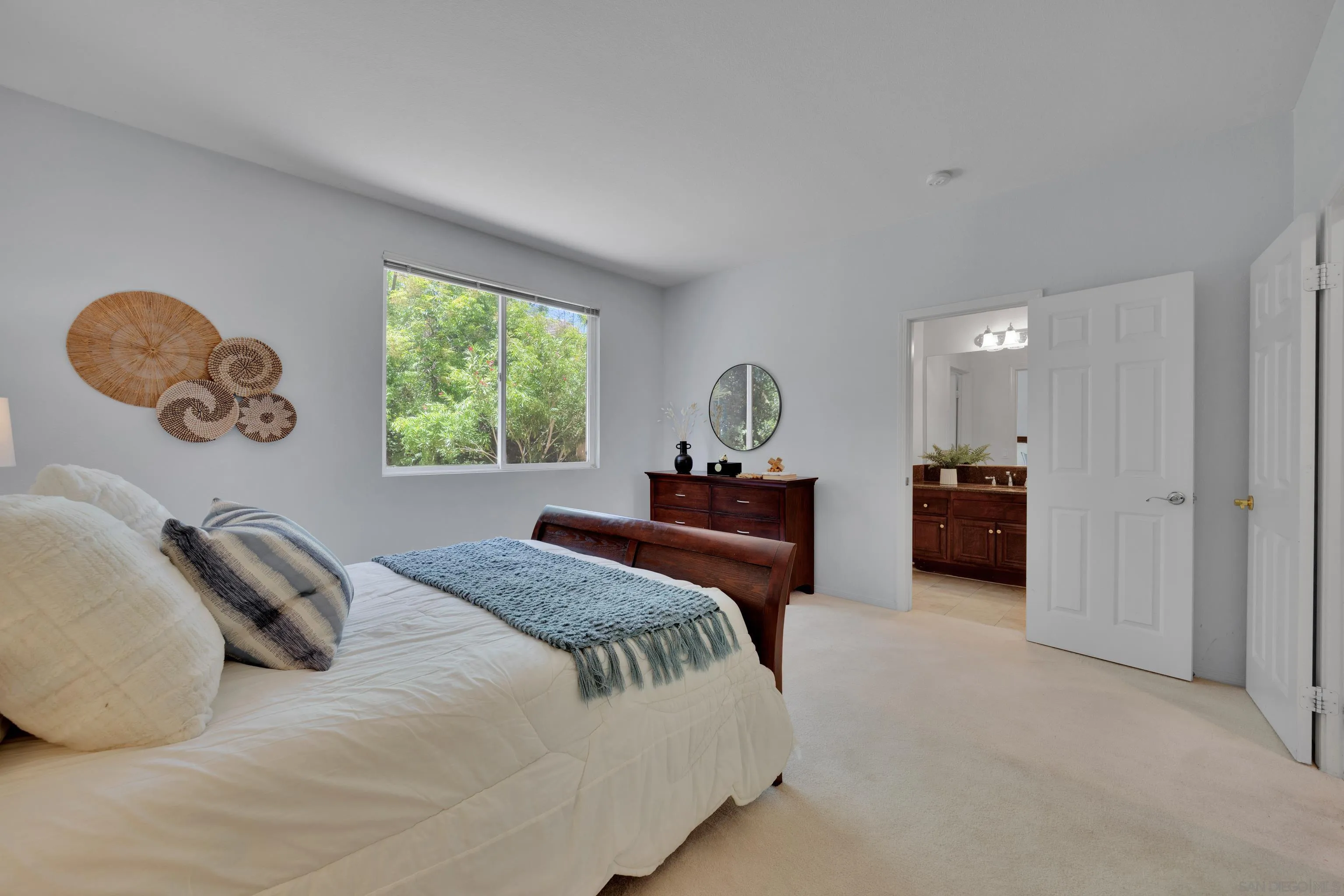 https://cdn.realtyfeed.com/cdn/127/250031038/922d49137a166cc62f347b44359410a2.webp