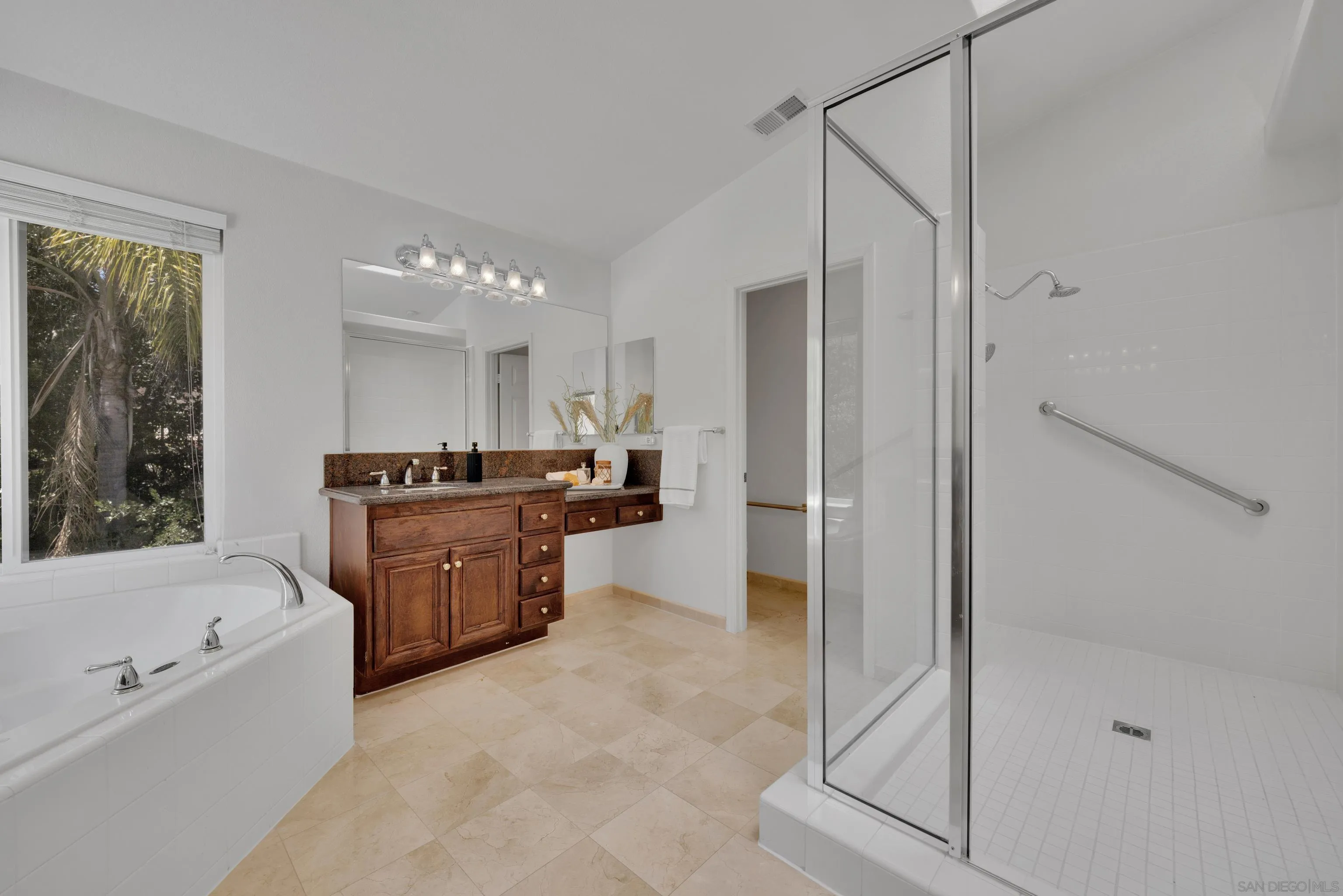 https://cdn.realtyfeed.com/cdn/127/250031038/9f0ae0a4fa847cb0934d8f126b98ade9.webp