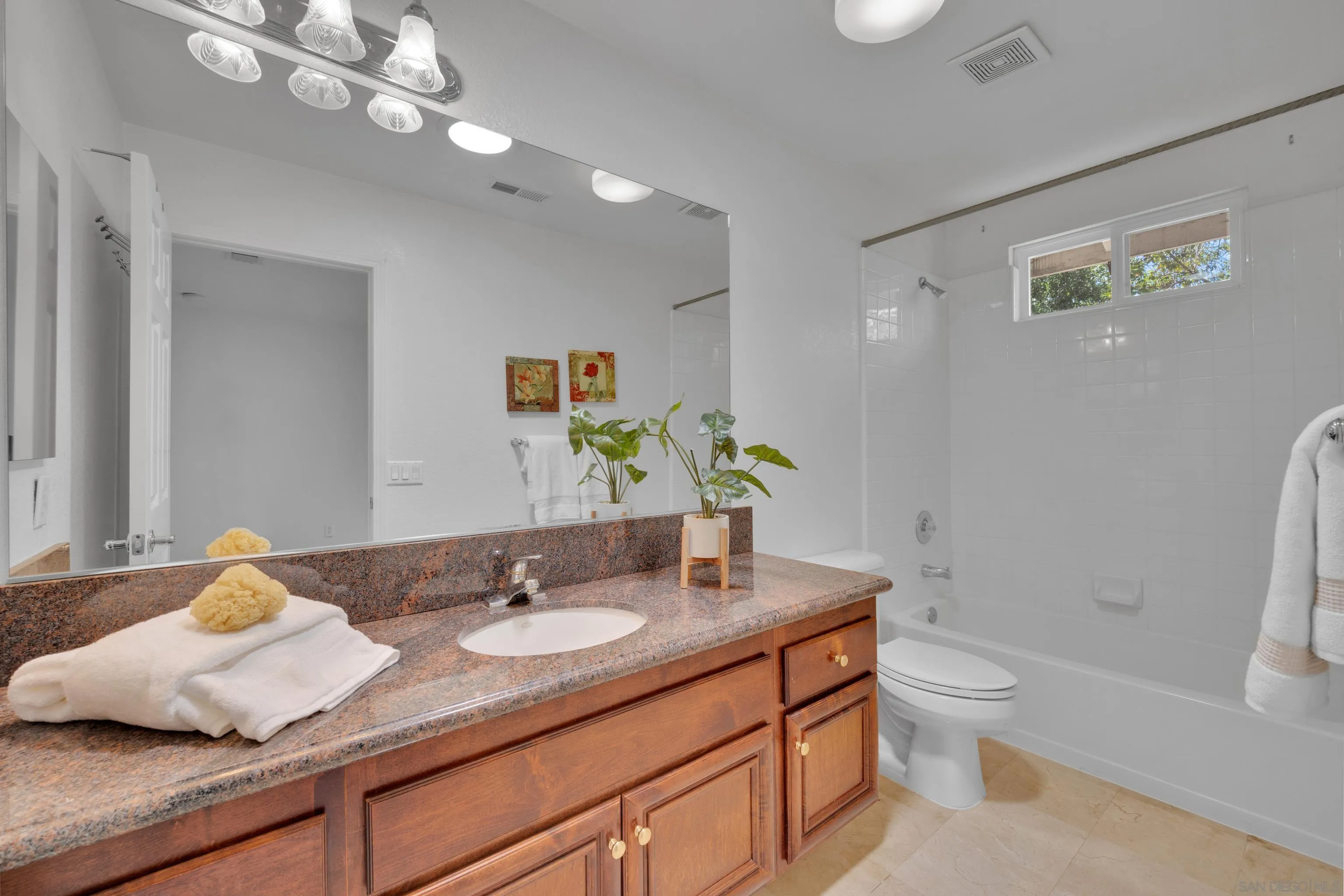 https://cdn.realtyfeed.com/cdn/127/250031038/b4337c0c42884a9d6c0ca1a8f247e6c9.webp