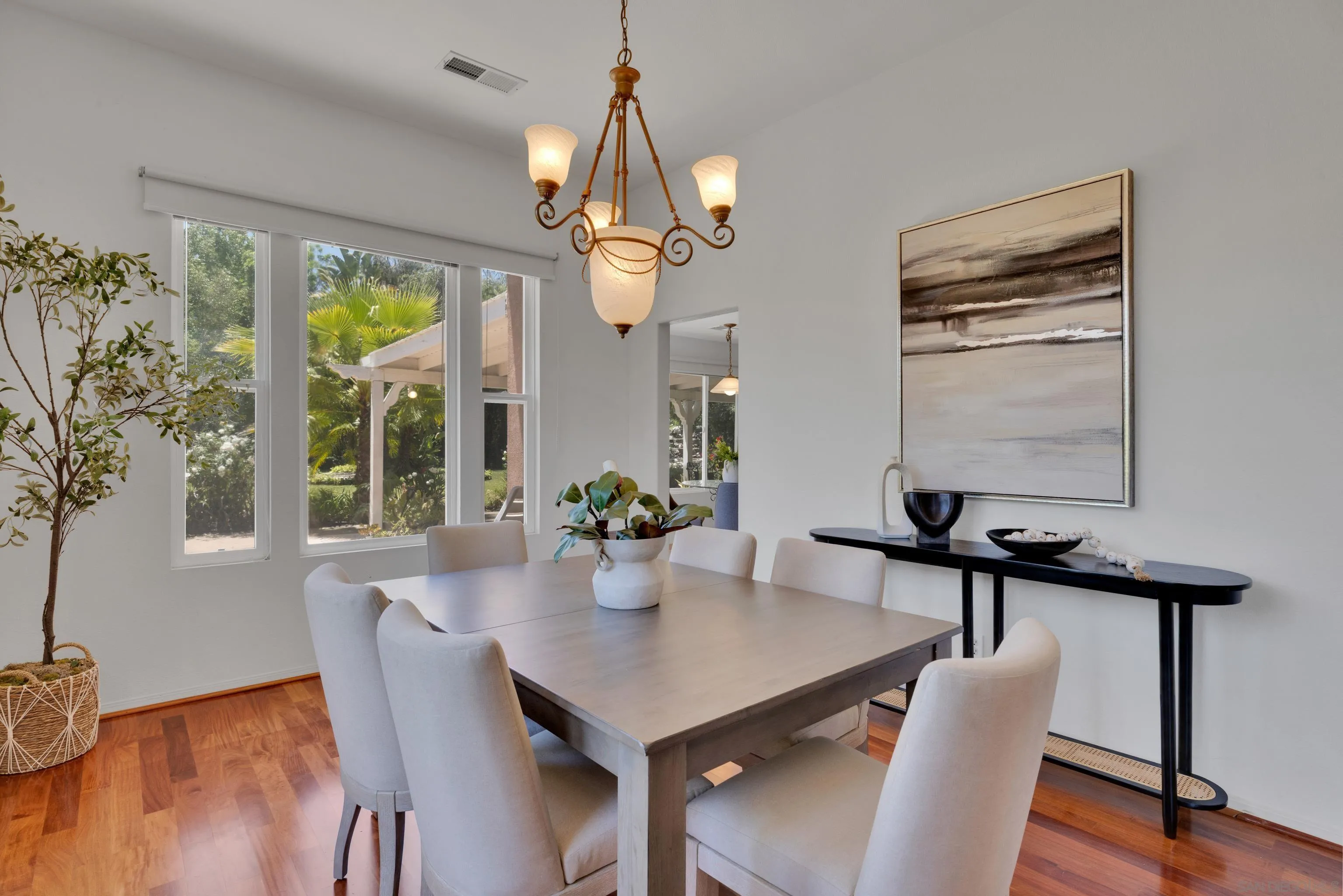 https://cdn.realtyfeed.com/cdn/127/250031038/cb2a75a6dc37d535a64ac5e3988d3ed3.webp