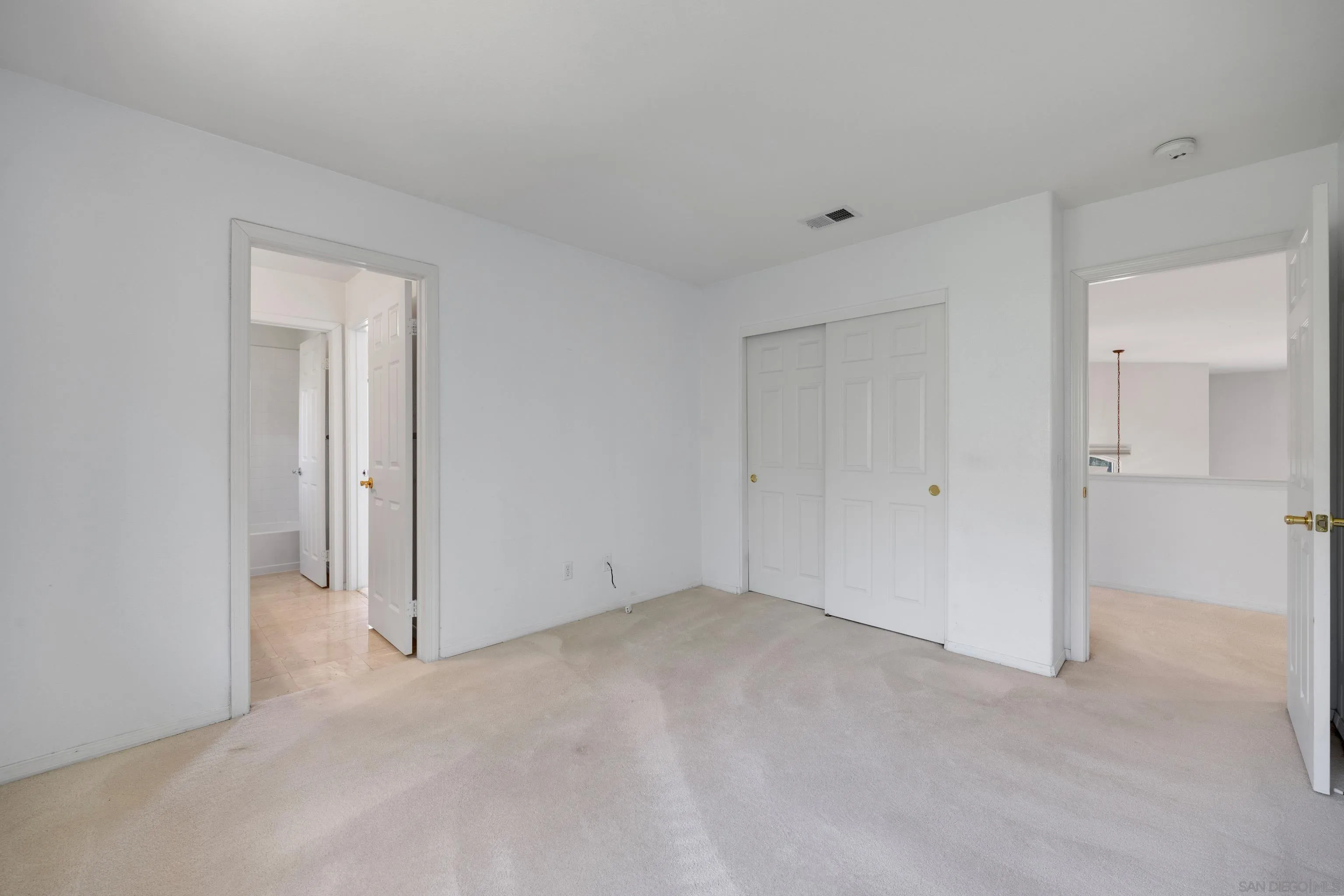 https://cdn.realtyfeed.com/cdn/127/250031038/e6d62785f3c151eddd05c64238d5d977.webp