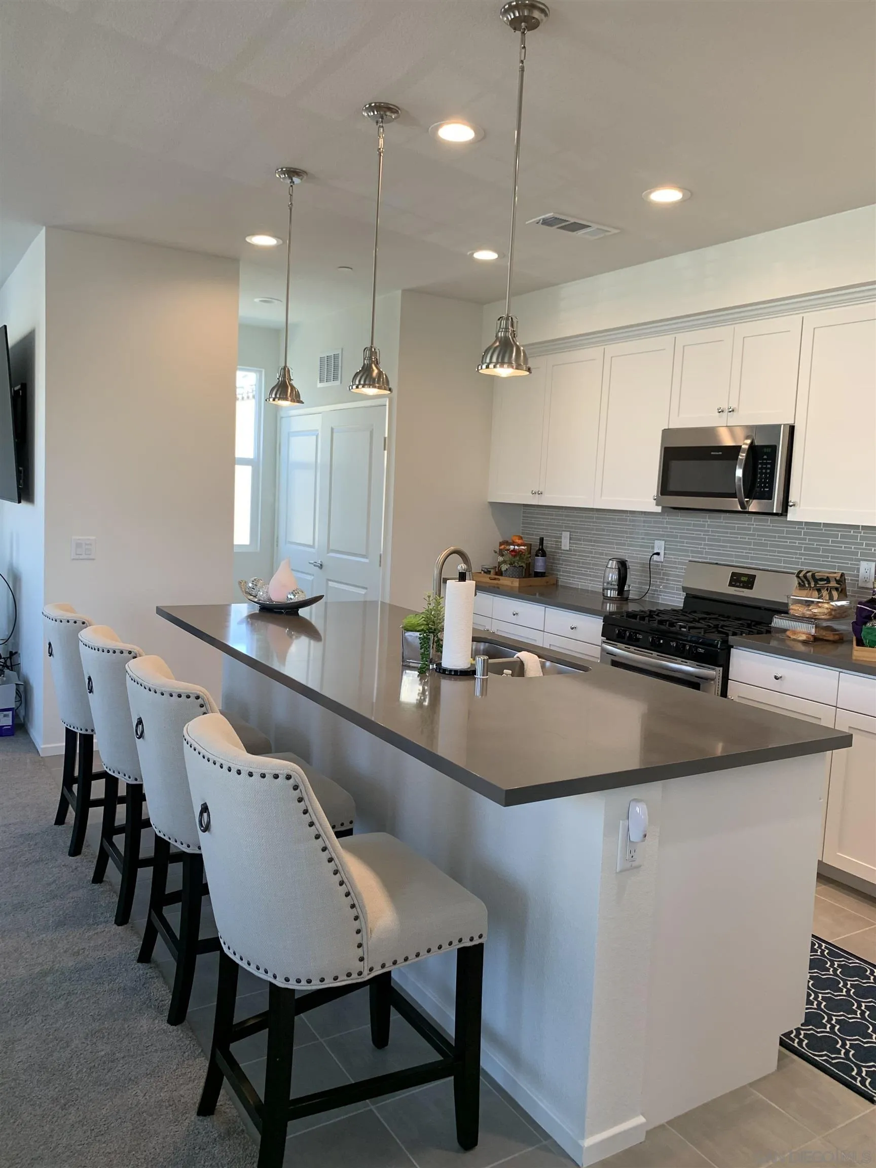 Photo #2: 250031040 Listing 