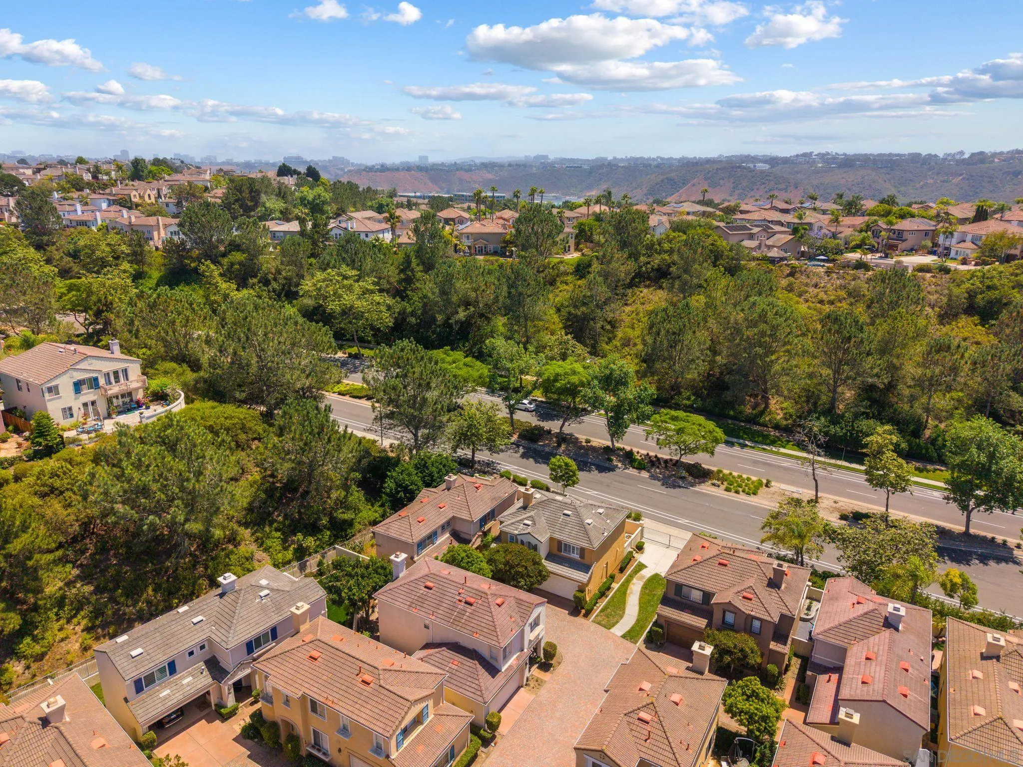 https://cdn.realtyfeed.com/cdn/127/250031050/1f059bdb4945f21a32c573b0a8b3315b.webp