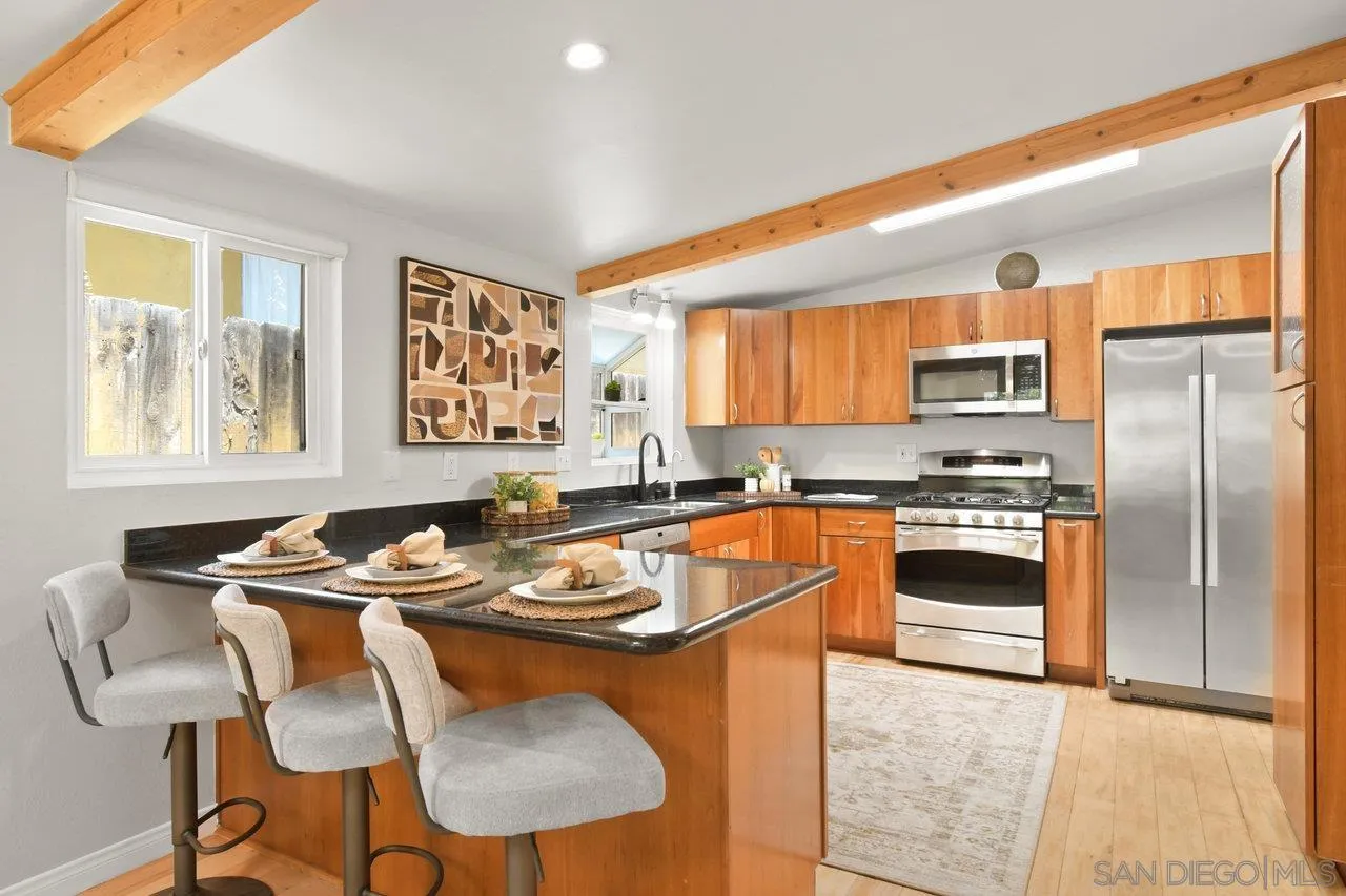 https://cdn.realtyfeed.com/cdn/127/250031054/18f22eace468c669172393cb950d240d.webp