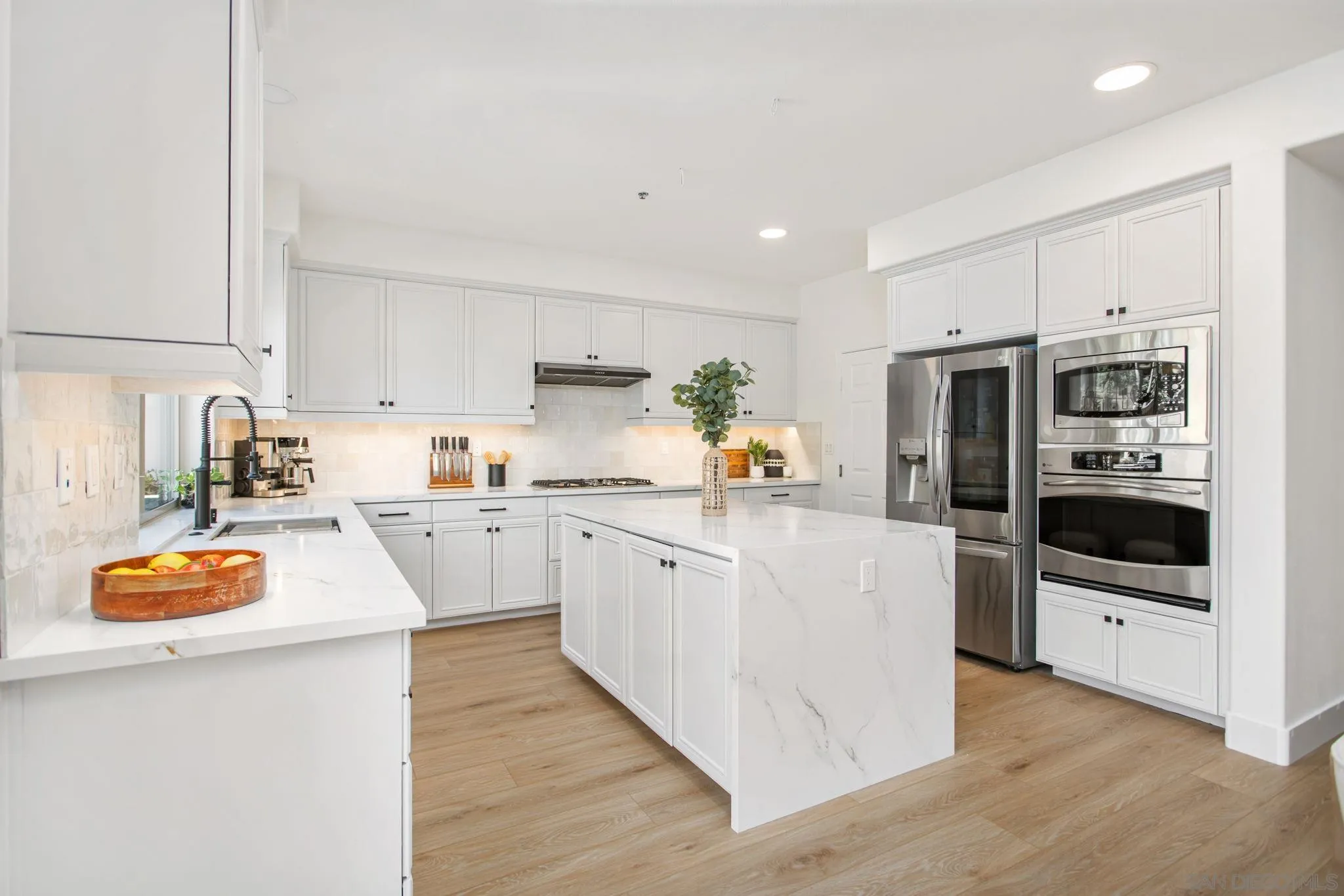 https://cdn.realtyfeed.com/cdn/127/250031068/78818ea30a4d2c4438dac79367021456.webp